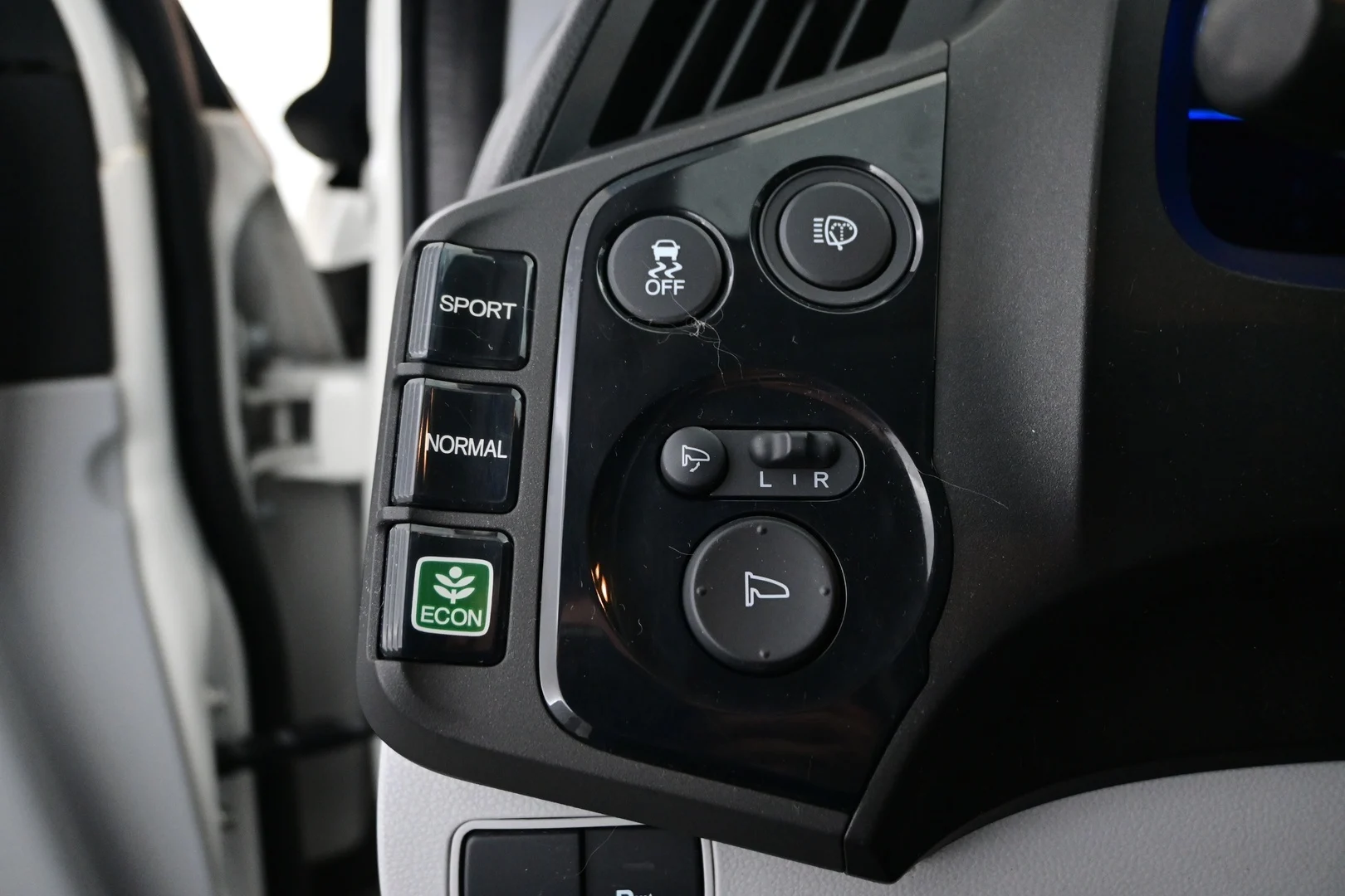 Car Image - 1KP2sbYHQFfOLL0V4JcDh8