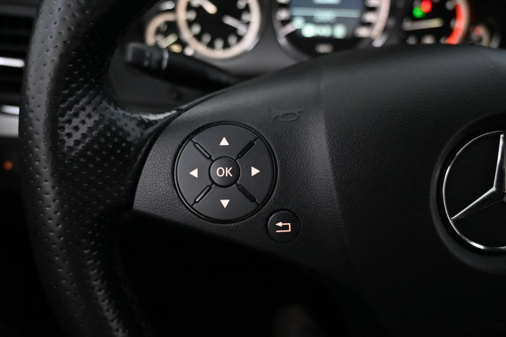 Car Image - 6grdrfJCHJnnmjxyrIzPSa