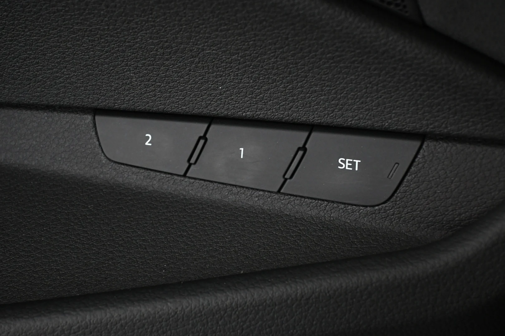Car Image - 4X8xLnQ8QUtD80XSZg9J3k