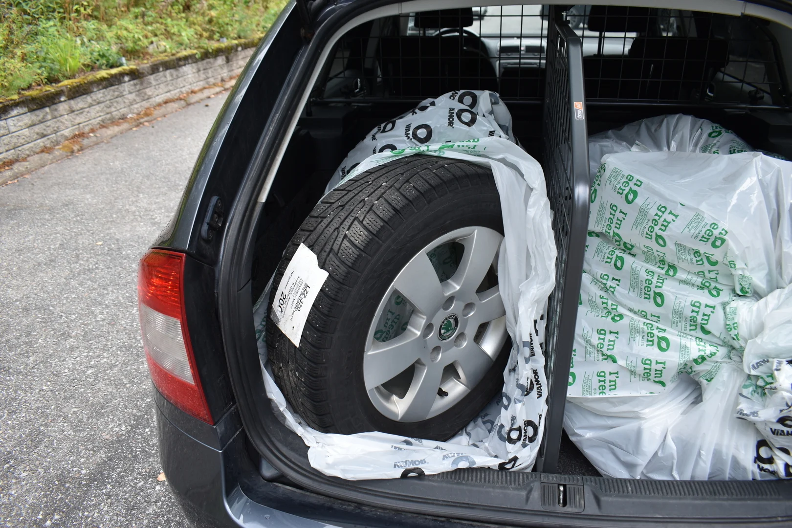 Car Image - Jjg6W4bJaENVyo9Zb6gX4