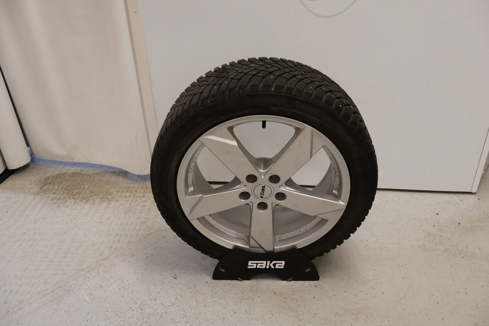Car Image - 1Fpq9bJEU2MzFkSznXvD6h