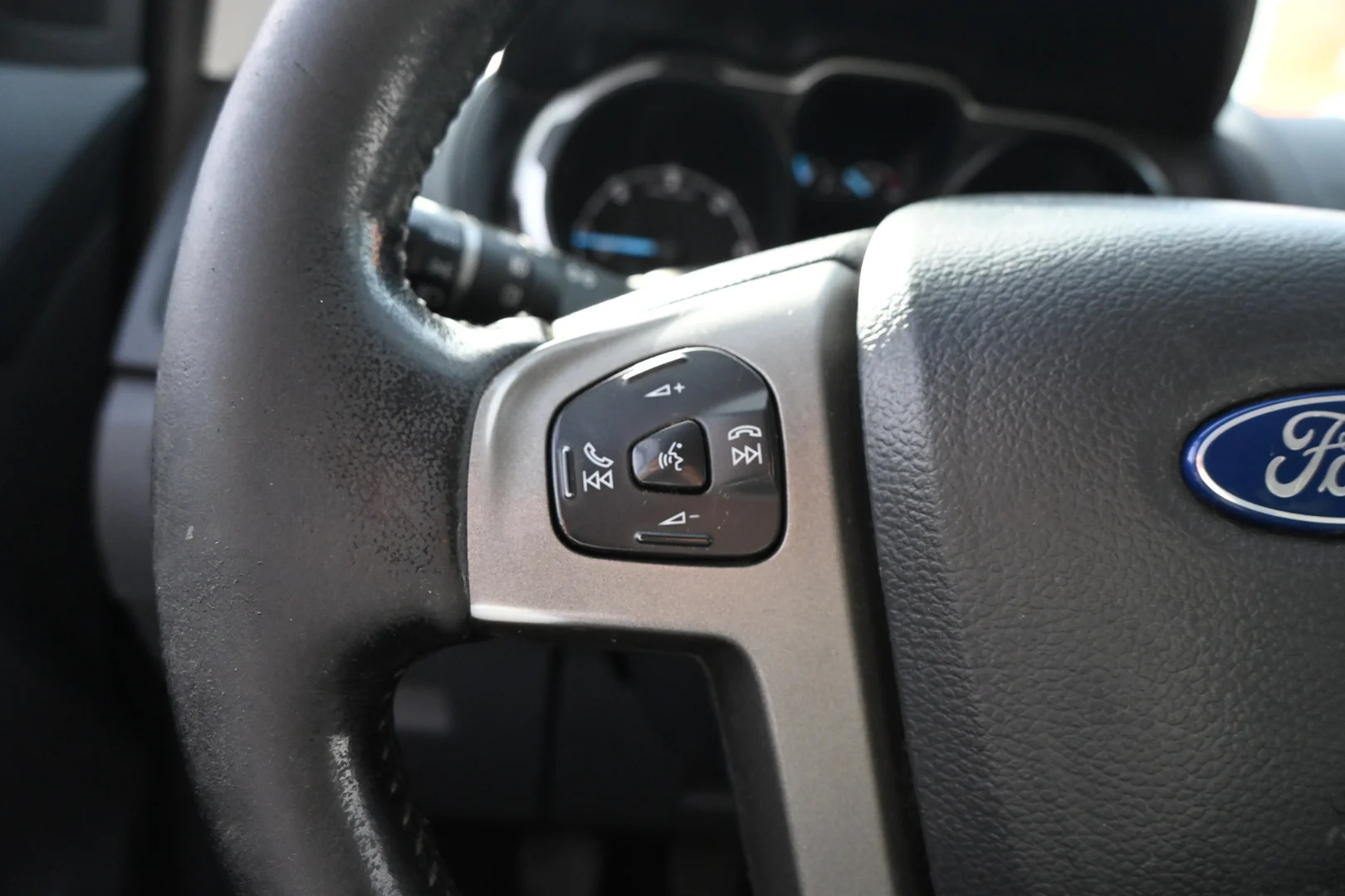 Car Image - 1S1YV34R5Fo63omzLqSFKZ