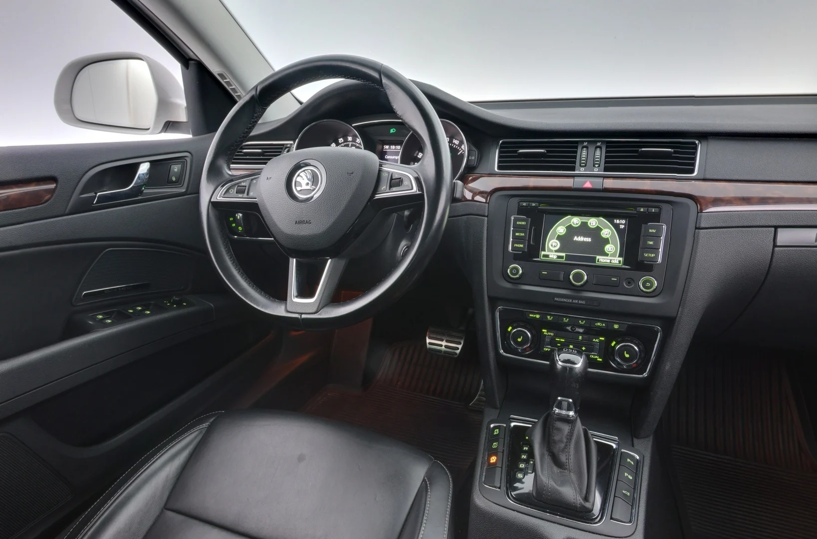 Car Image - 7z4dhAuE9WrRj2rdvvbE50