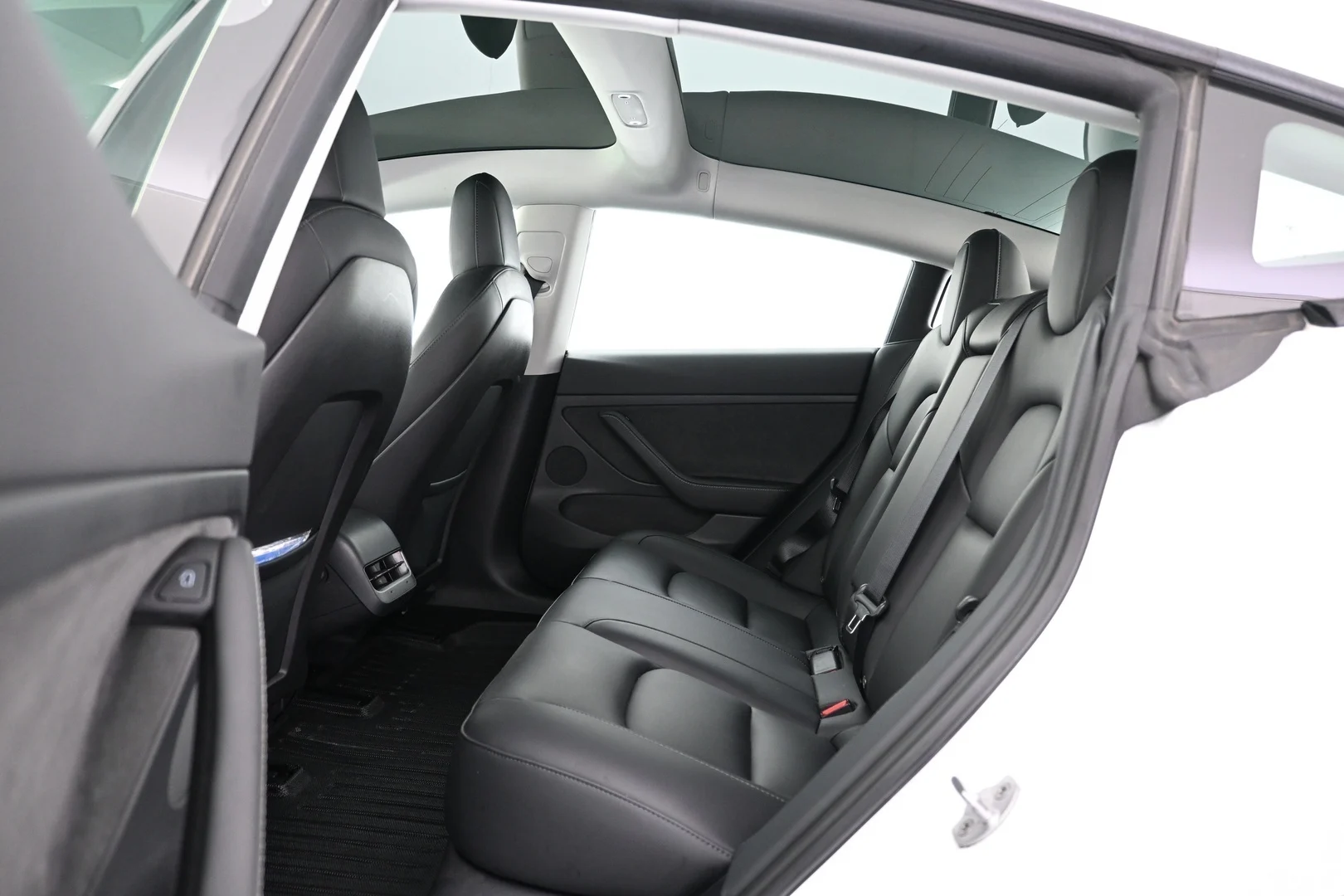 Car Image - 3FOrNanDMgQSqsIxIogaUk