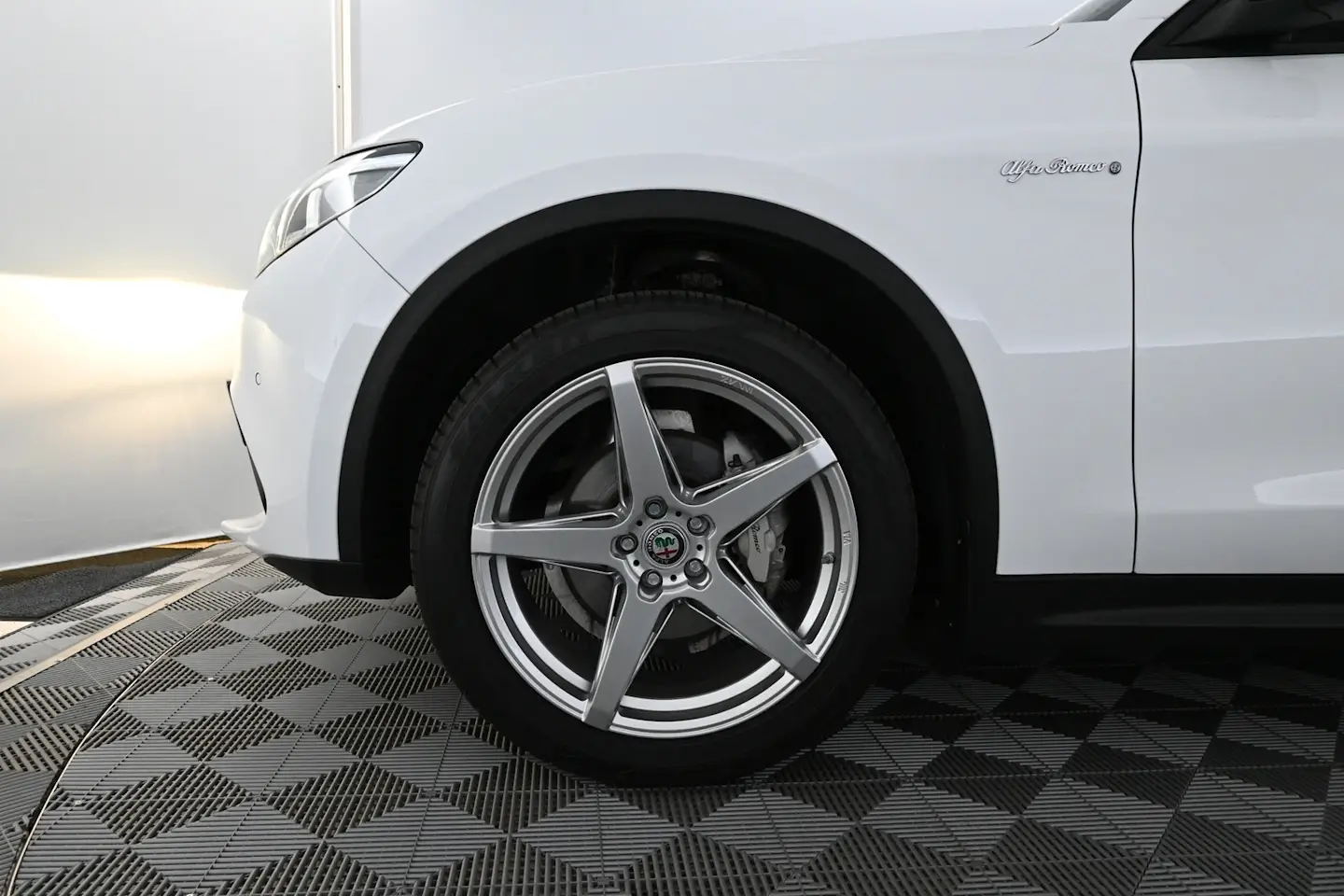 Car Image - 4Ge4Ri8XGkDMDgJoeSroFw