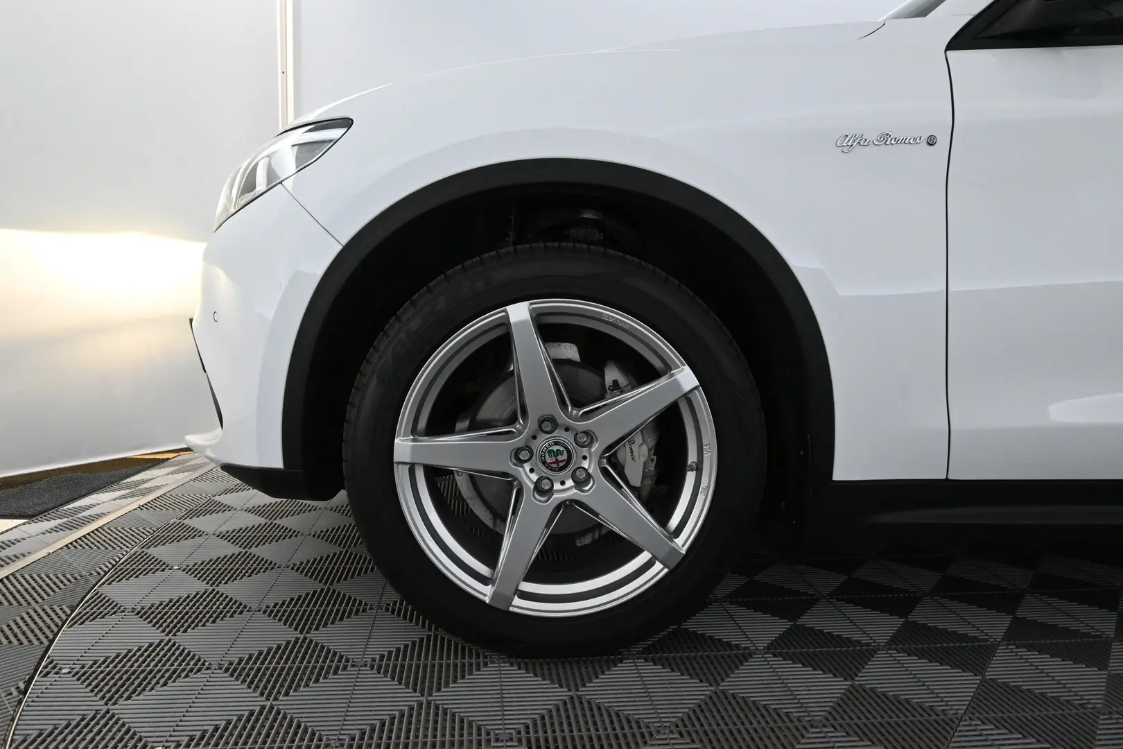 Car Image - 4Ge4Ri8XGkDMDgJoeSroFw