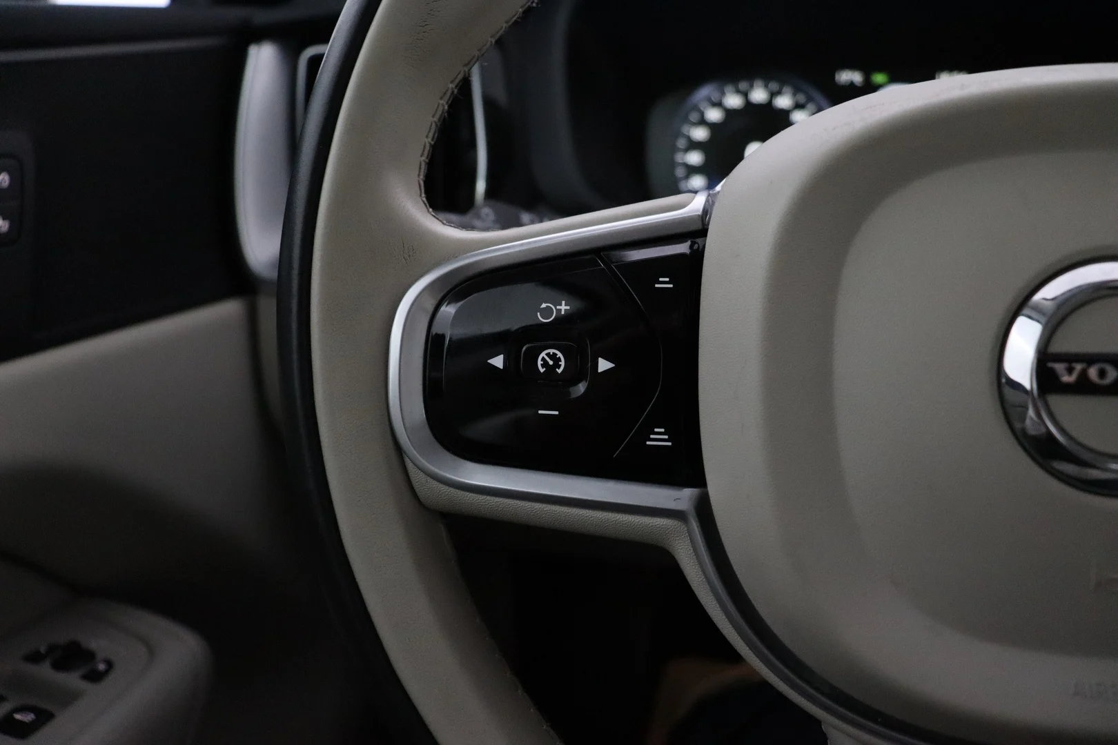 Car Image - 5XH69GJYtuYjXV4uEWdUFE