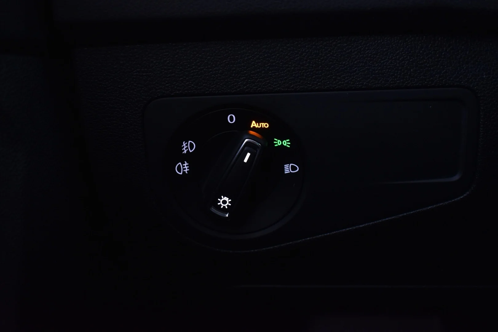 Car Image - 1E9VrUJmha3thYZBLGLf3C