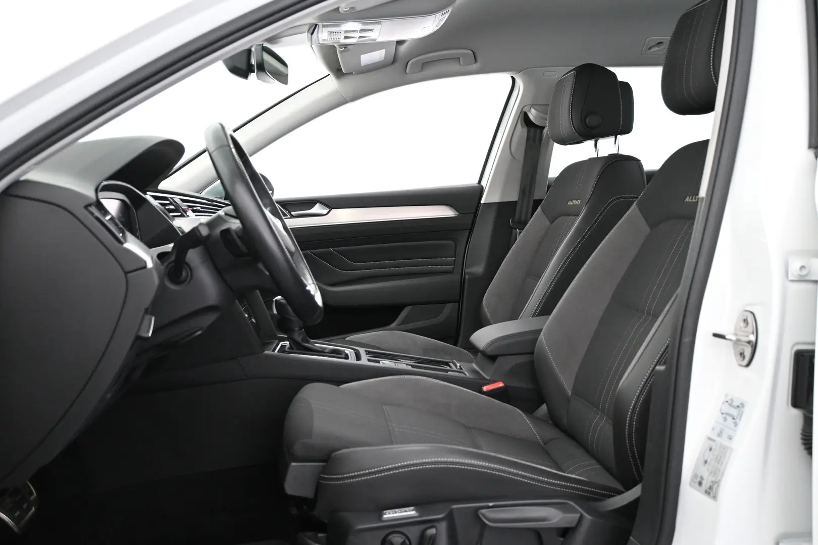 Car Image - 35JCcnNFTaauxOrcS3ifqd