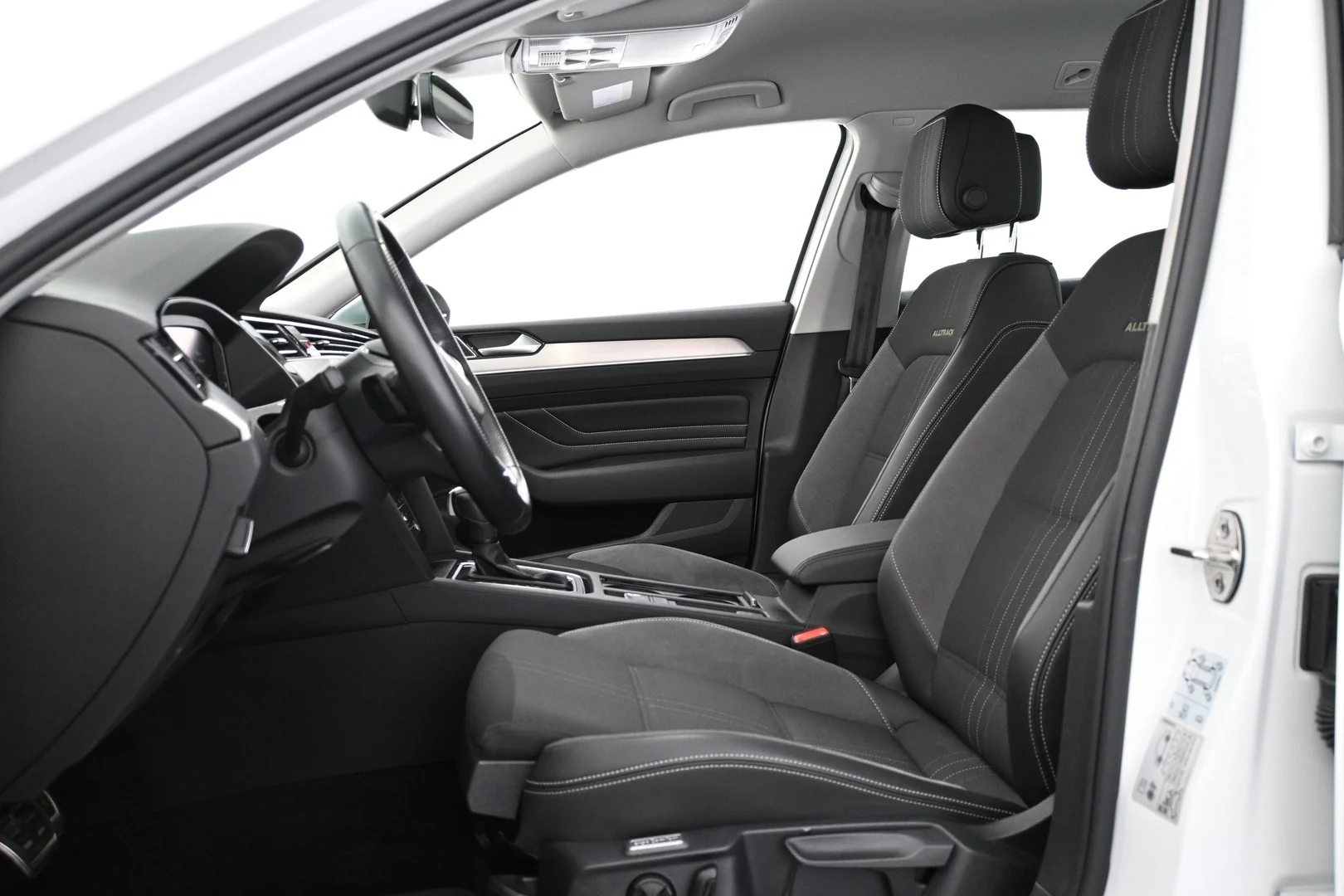 Car Image - 35JCcnNFTaauxOrcS3ifqd