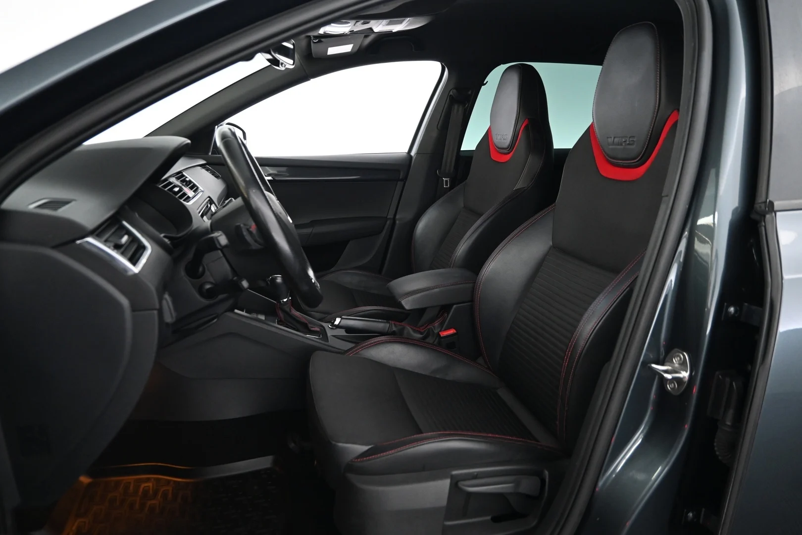 Car Image - 3nLcbABuxMs0LBI3vMCCVB