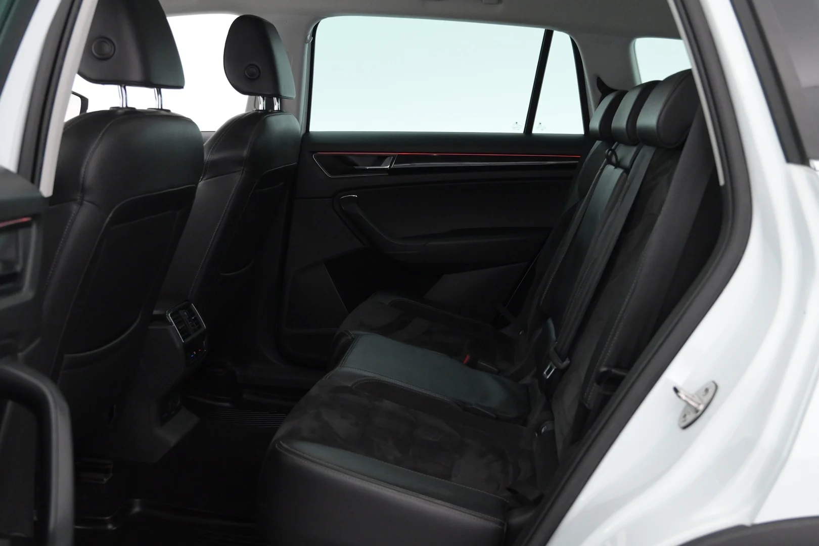 Car Image - 6VAlMILiVP9J8KbHu6L2pJ