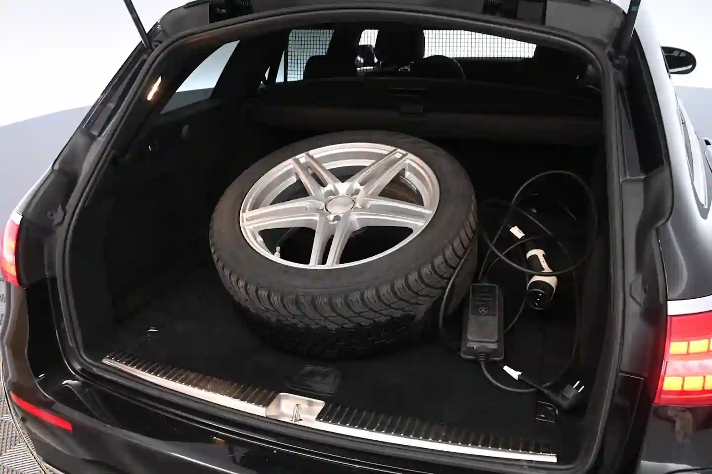 Car Image - 1Tp01wxWt1YV1JjE8mKjEw