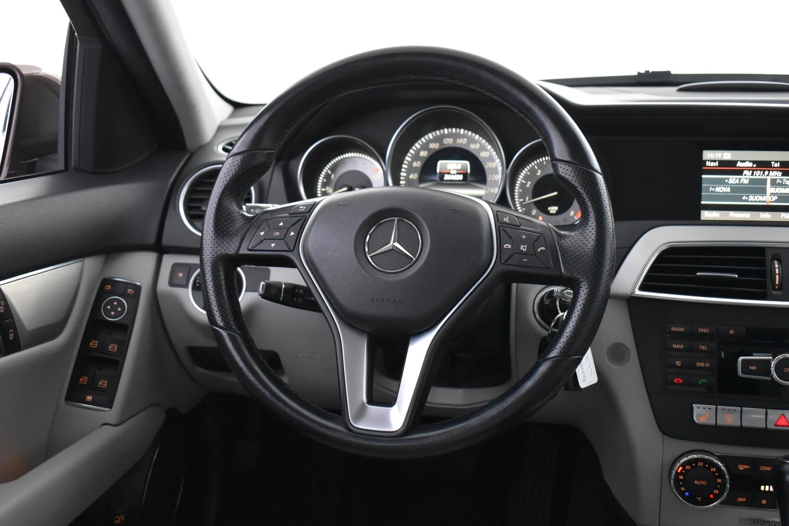 Car Image - 2dhB1mK3ZVHQYd18Y60XqO