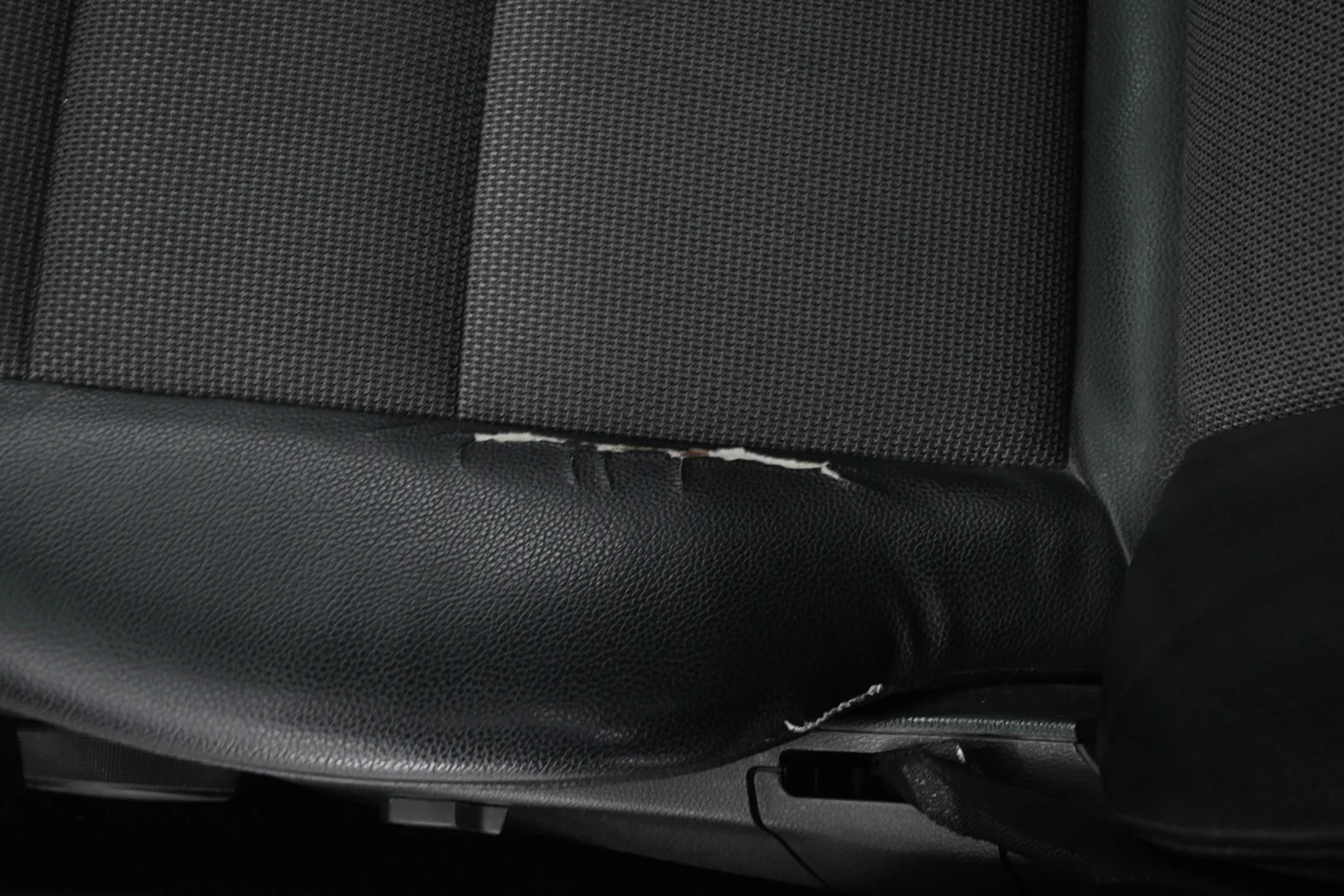 Car Image - 4xt4G8D4XuUn4updLh7IFI