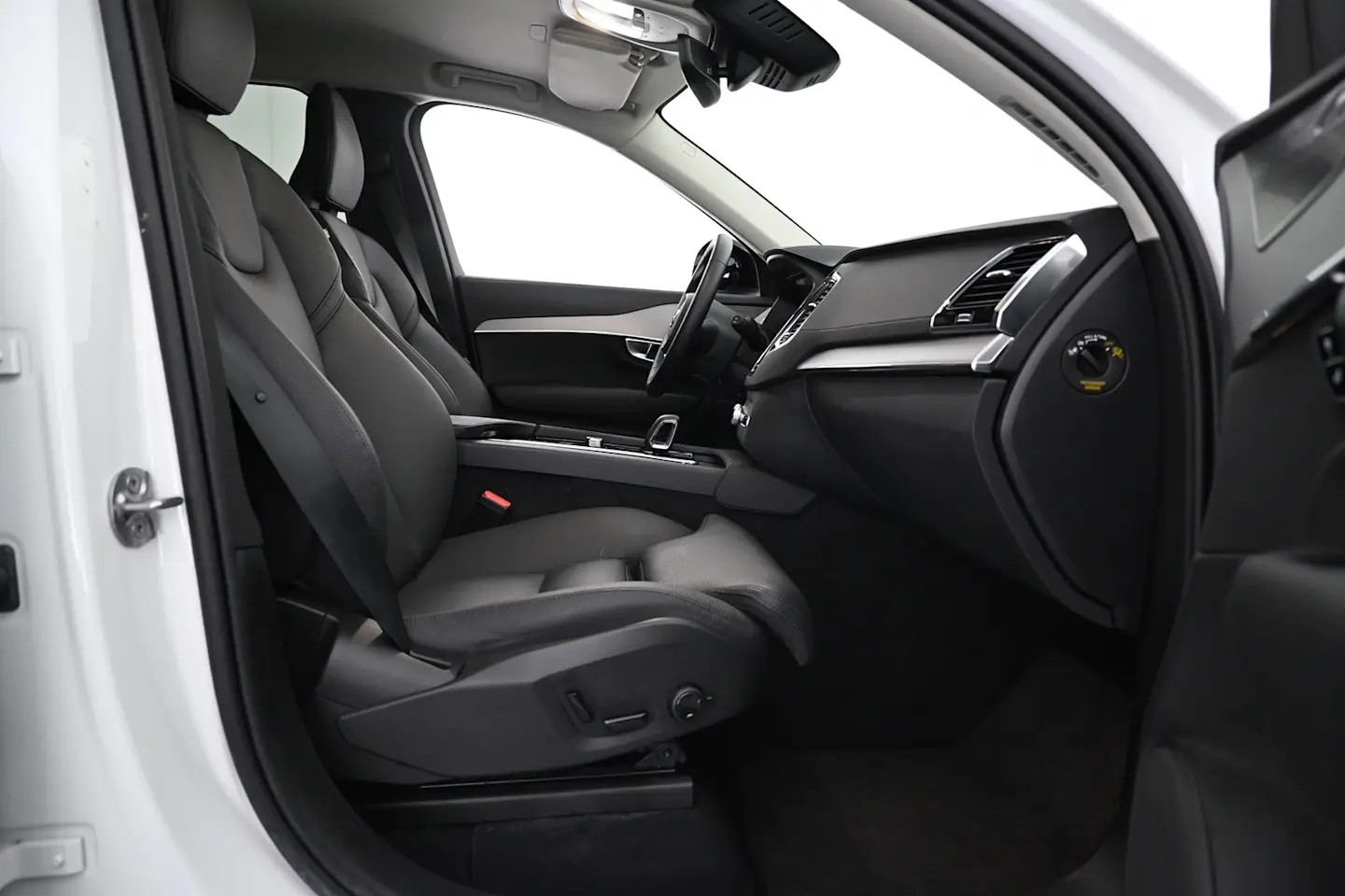 Car Image - 6o8AC9tRXoV5hGoi2MLqc9