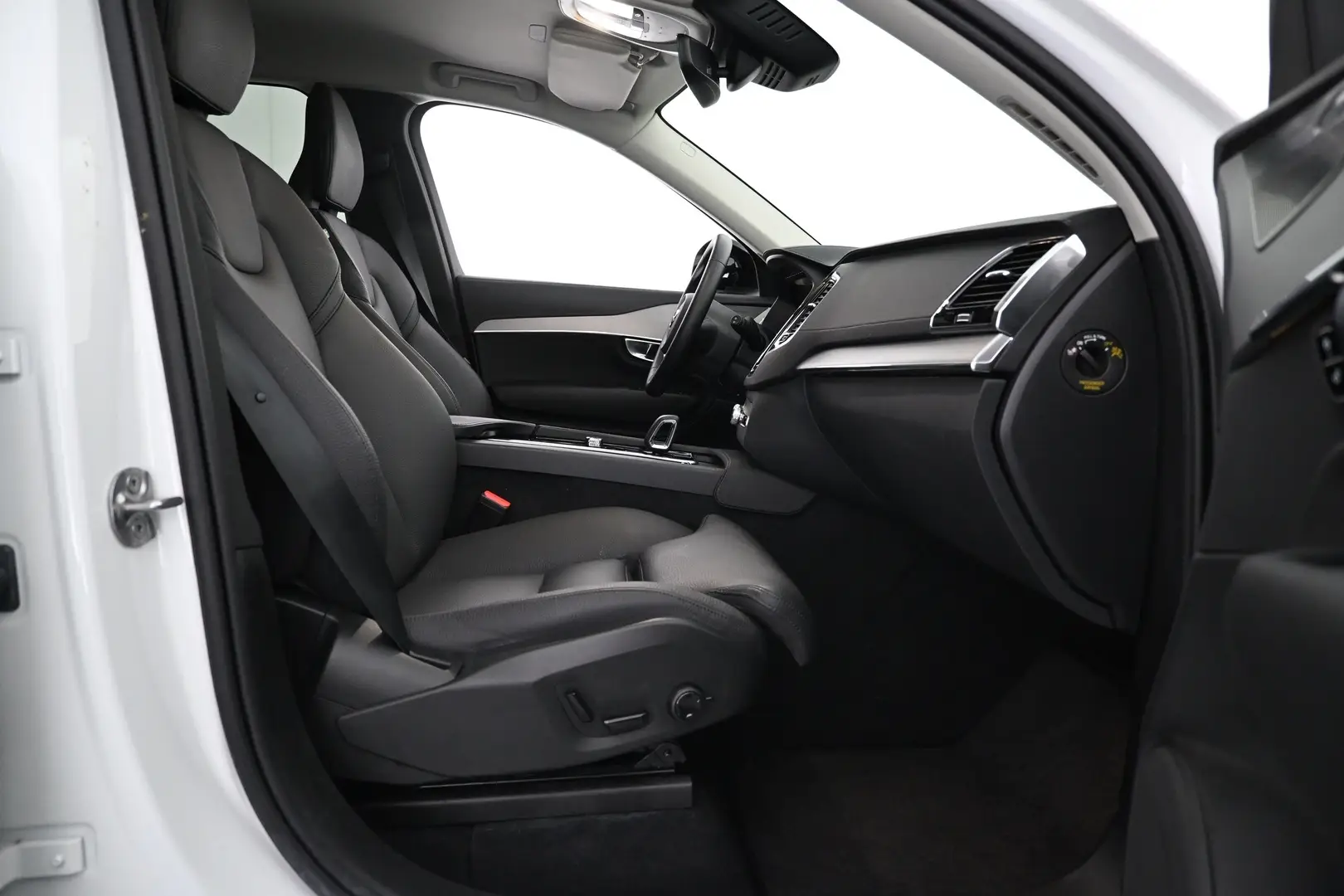 Car Image - 6o8AC9tRXoV5hGoi2MLqc9