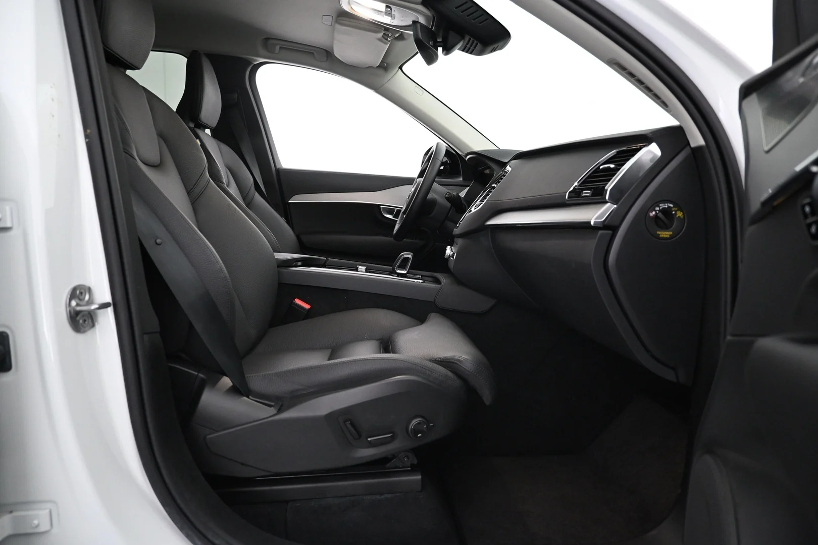 Car Image - 6o8AC9tRXoV5hGoi2MLqc9