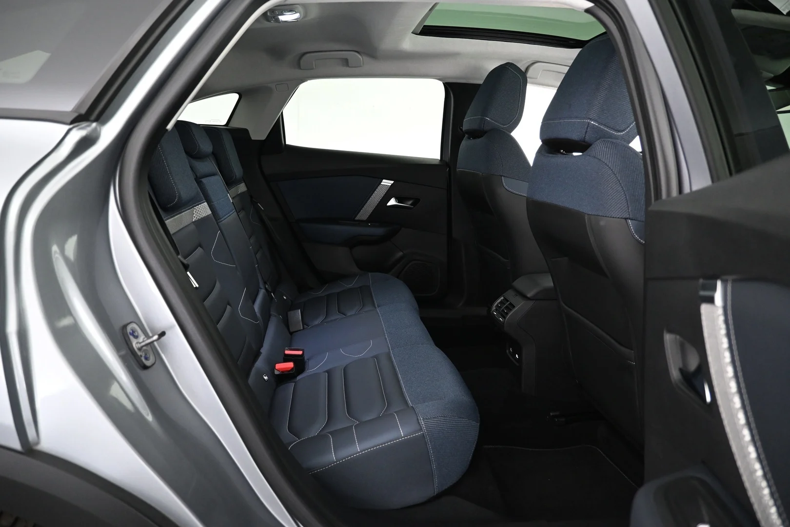 Car Image - 7nGsZryKYXib03CqINPpWz