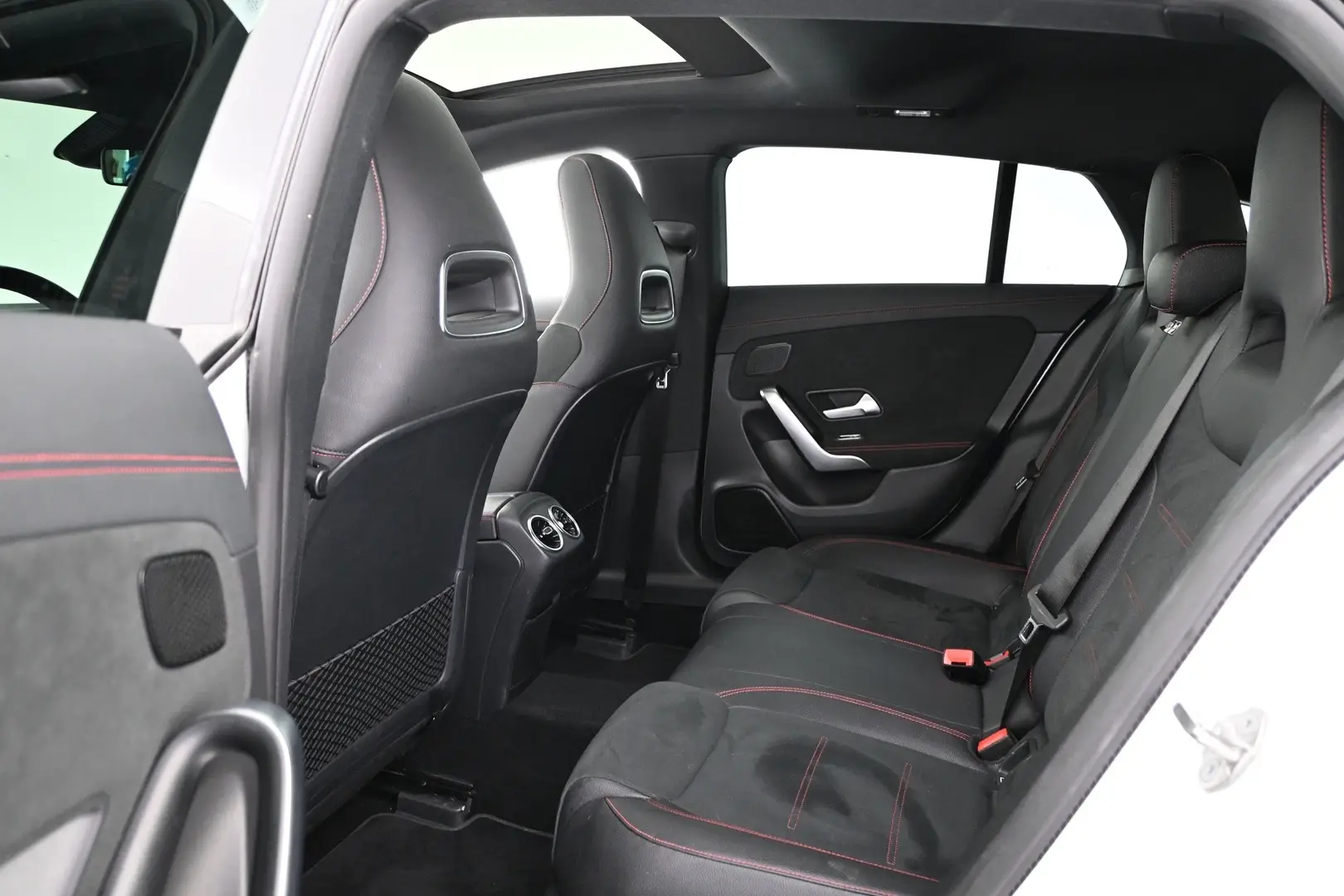 Car Image - 6dMofVd0vpCmlR1HIG9uIl