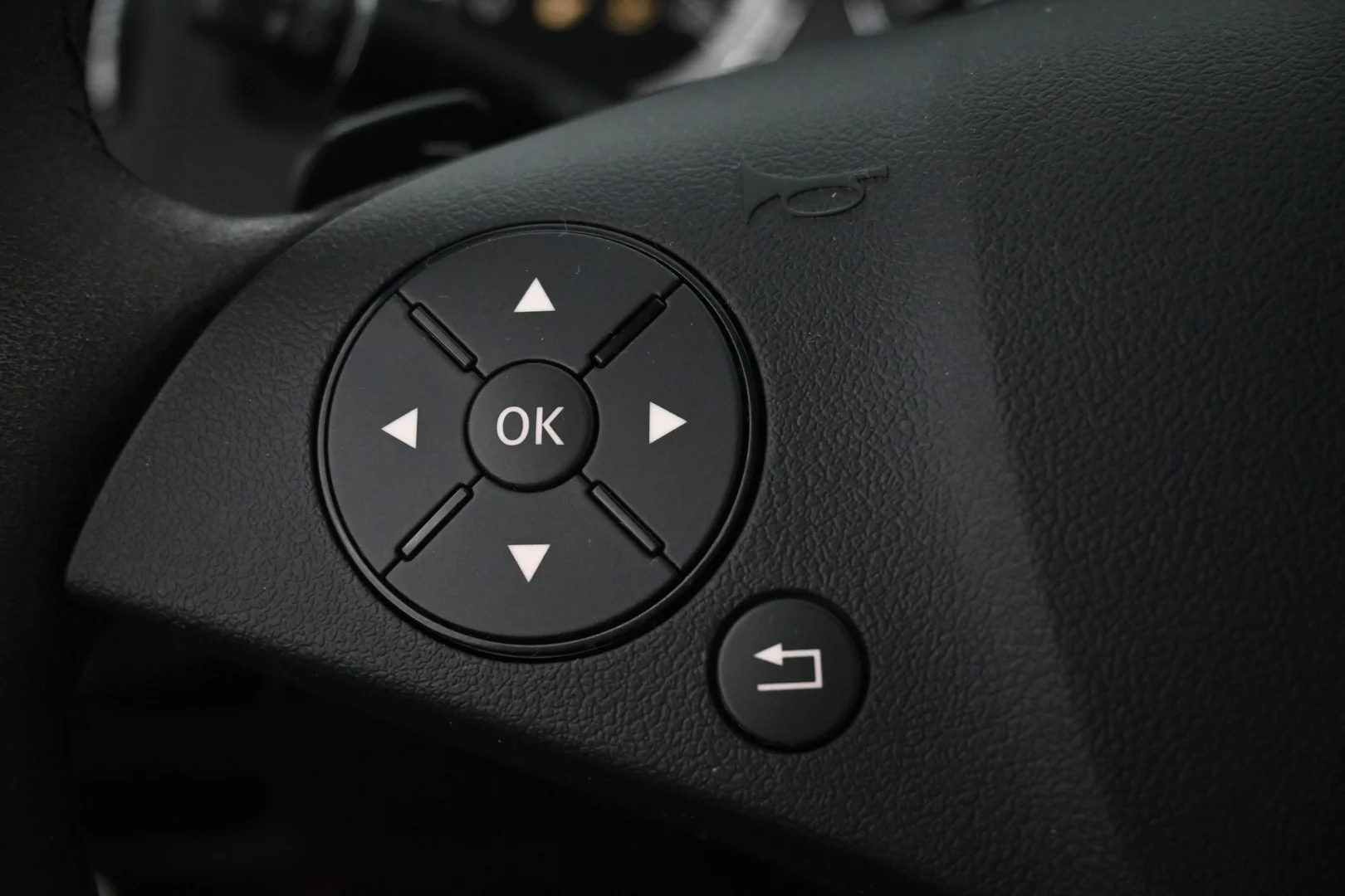 Car Image - 2dNKT6ZWrriOZL4MYTsJ6O