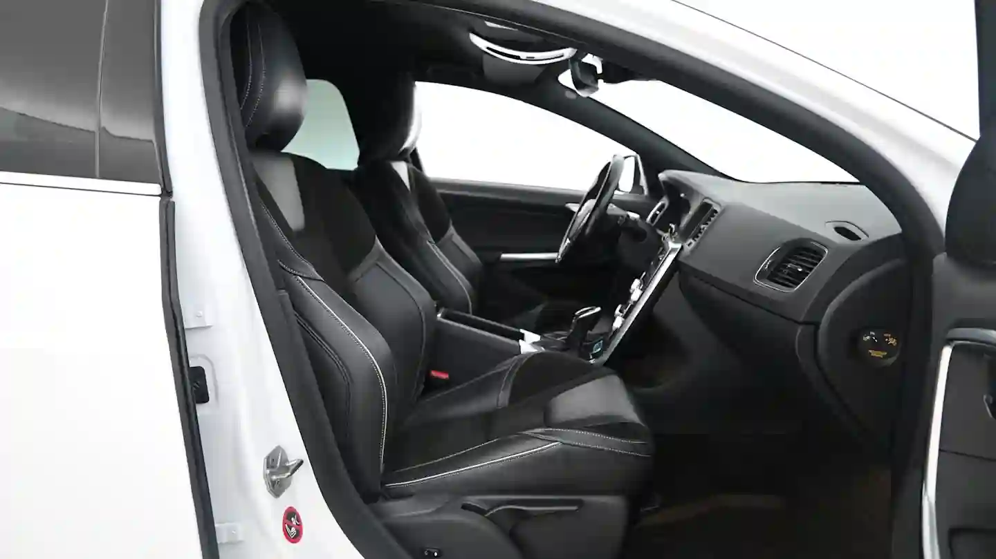 Car Image - 4LrdLb3ZixAT3VfYGYr3Ys