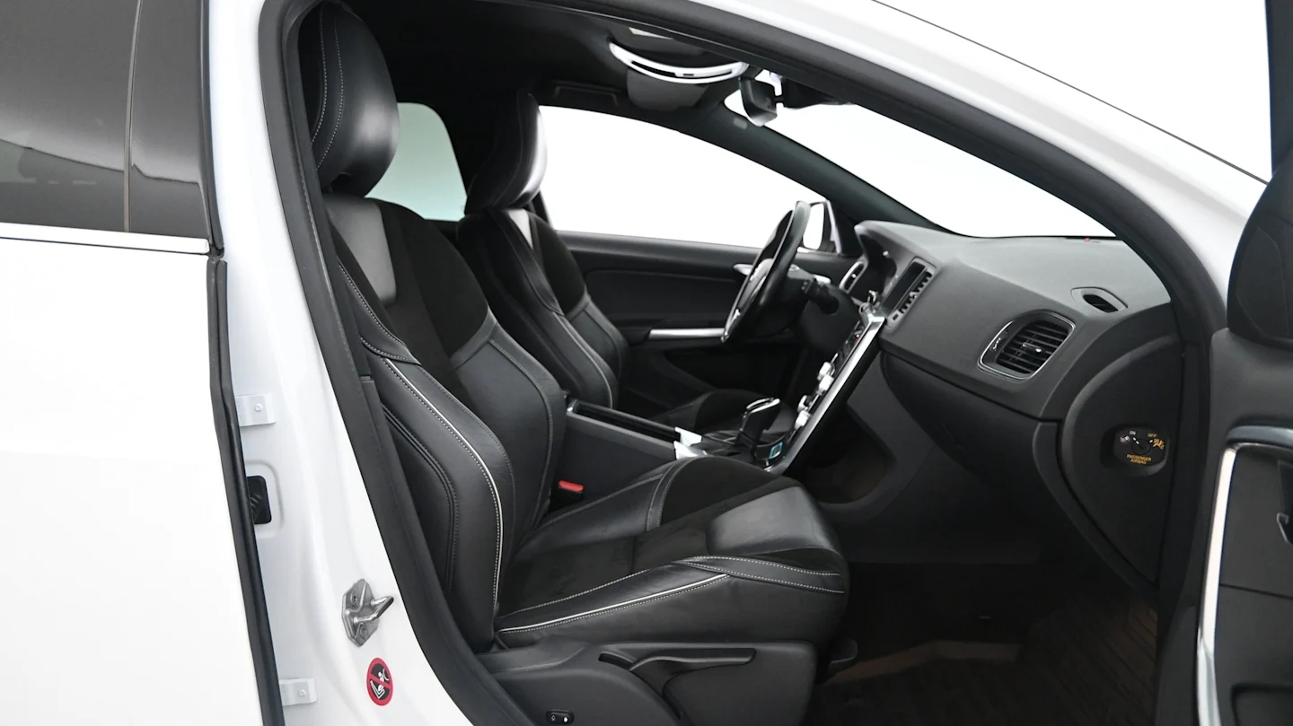 Car Image - 4LrdLb3ZixAT3VfYGYr3Ys