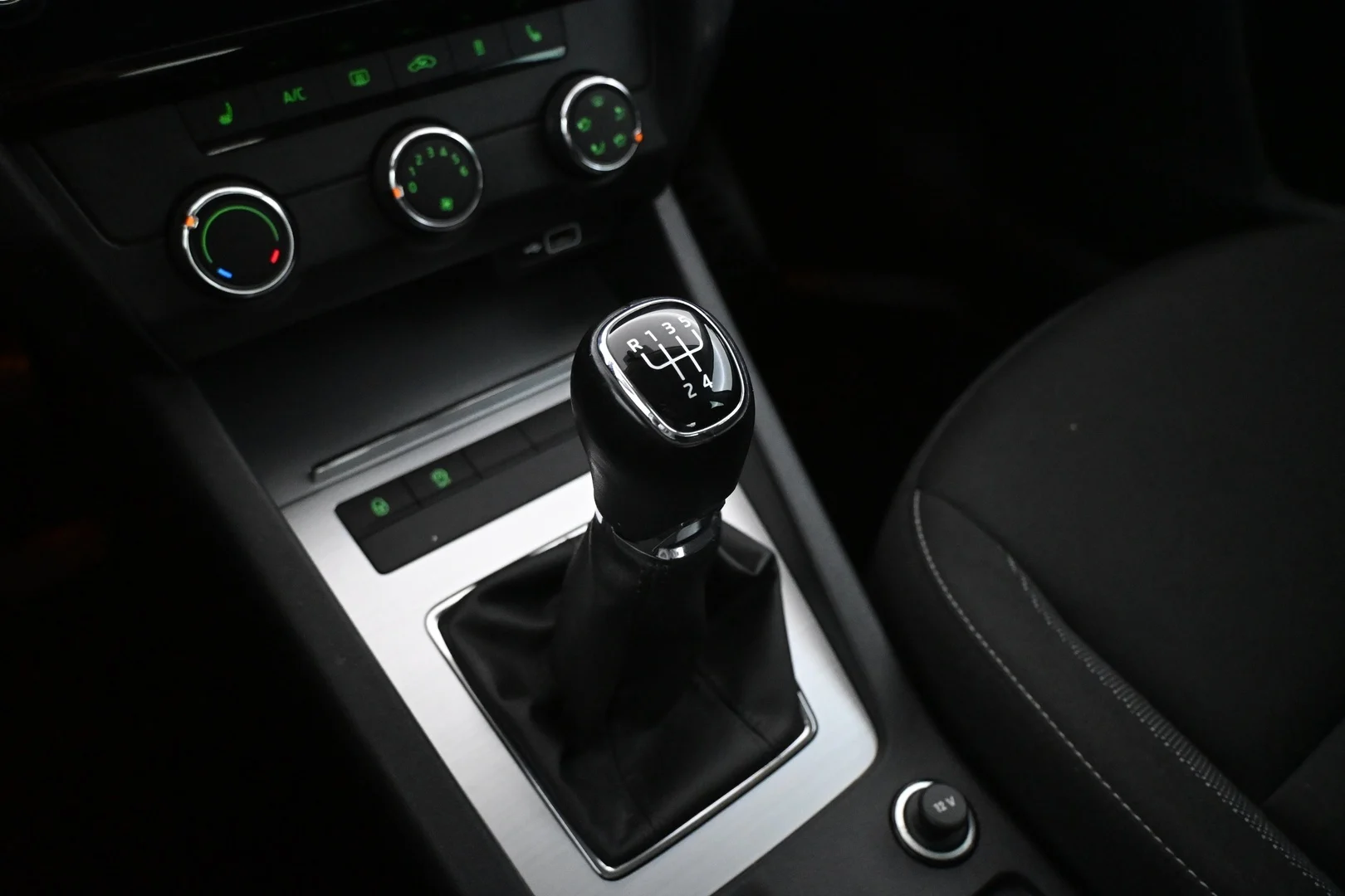 Car Image - 78N75HaQDzLRg2IhdgeUdB