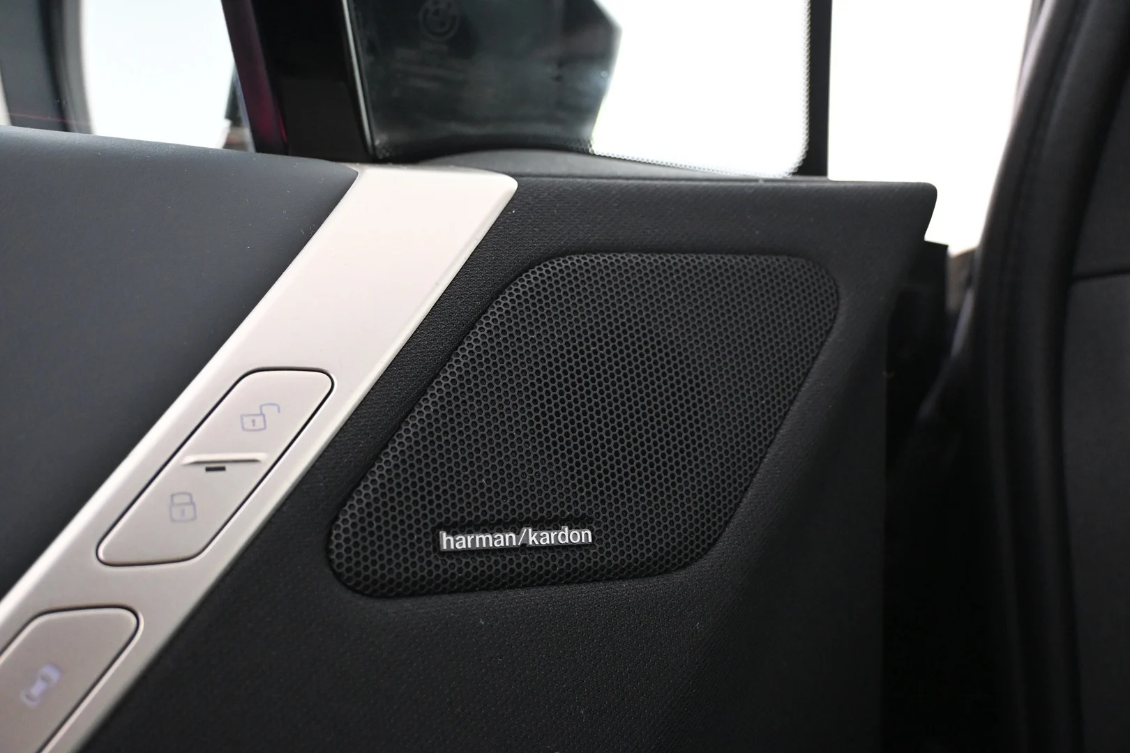 Car Image - 6ZCrjErnJlzNm04D0xDl8f