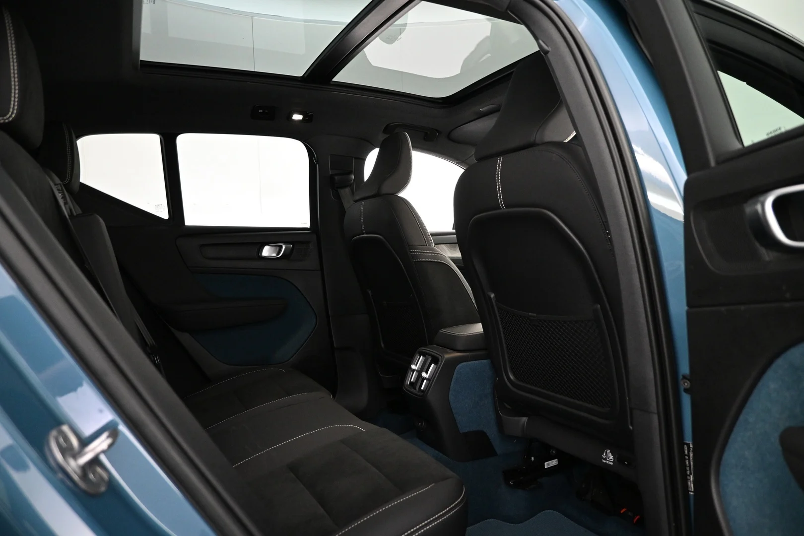 Car Image - 49n82wHPj0yv3IRcavJPNp
