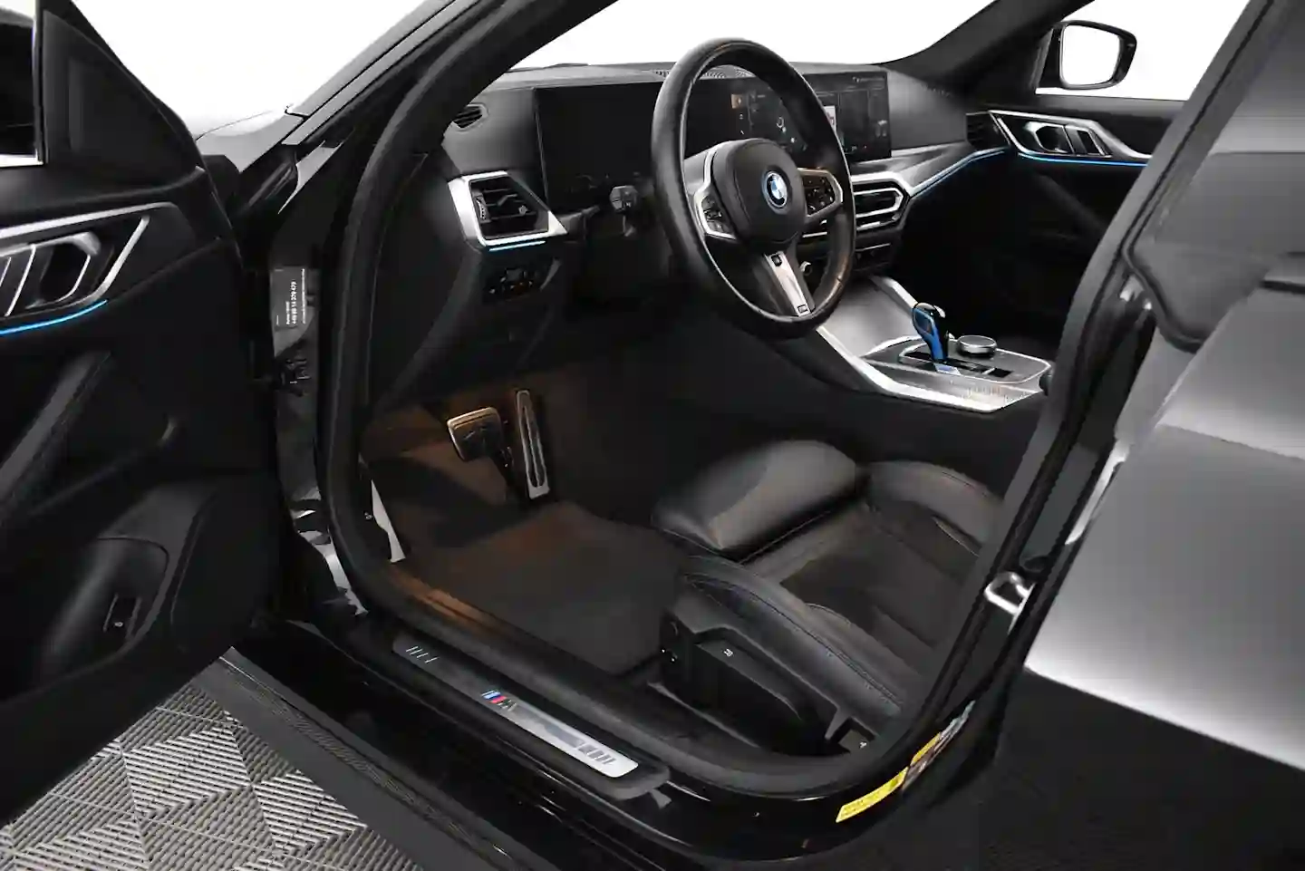 Car Image - Yb0MM4w2iCKx0HppUfW64