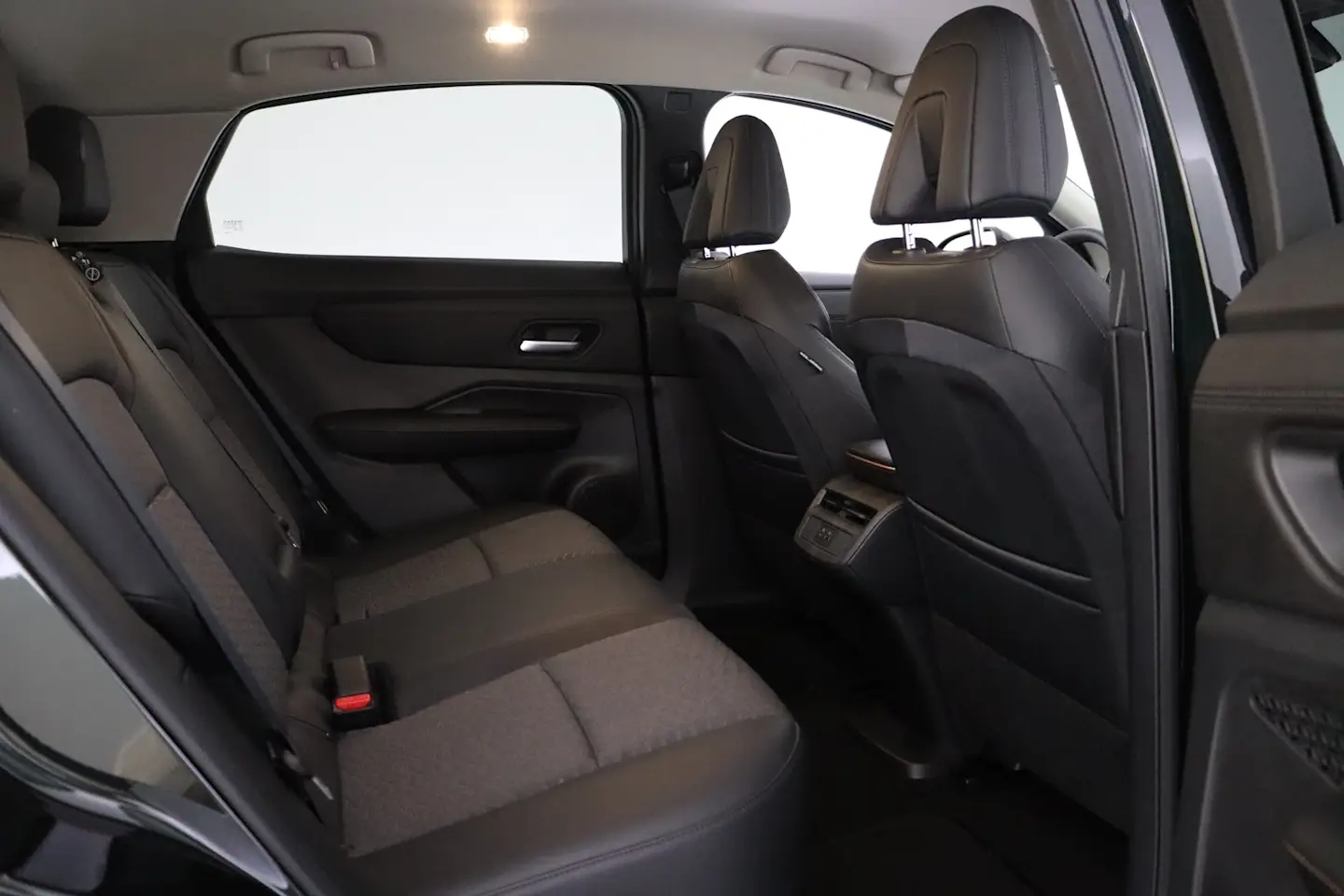 Car Image - crbKO7U2NHkyz48F8DxKy