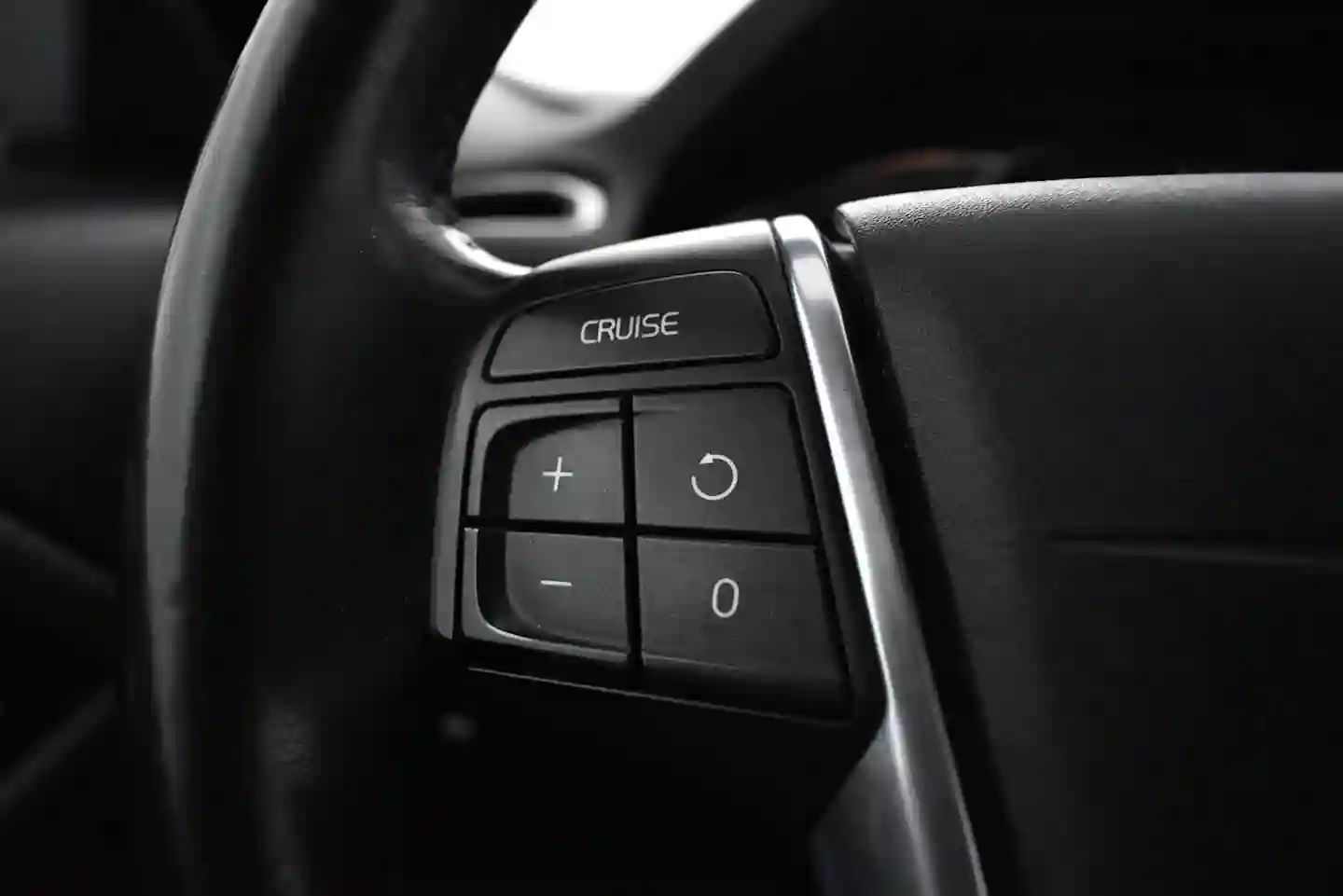 Car Image - 6swUg5RVtYa17G10GFml9b