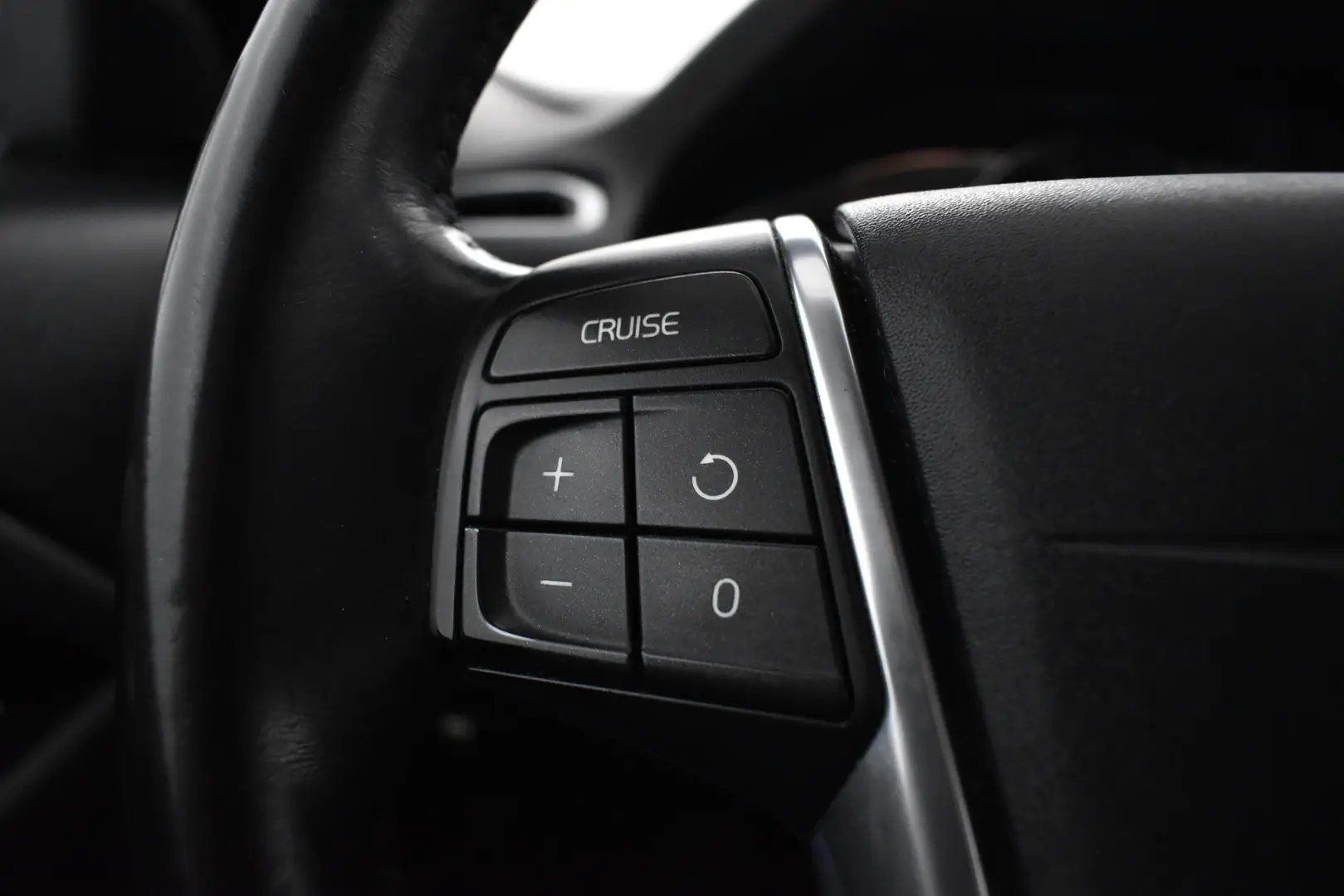 Car Image - 6swUg5RVtYa17G10GFml9b