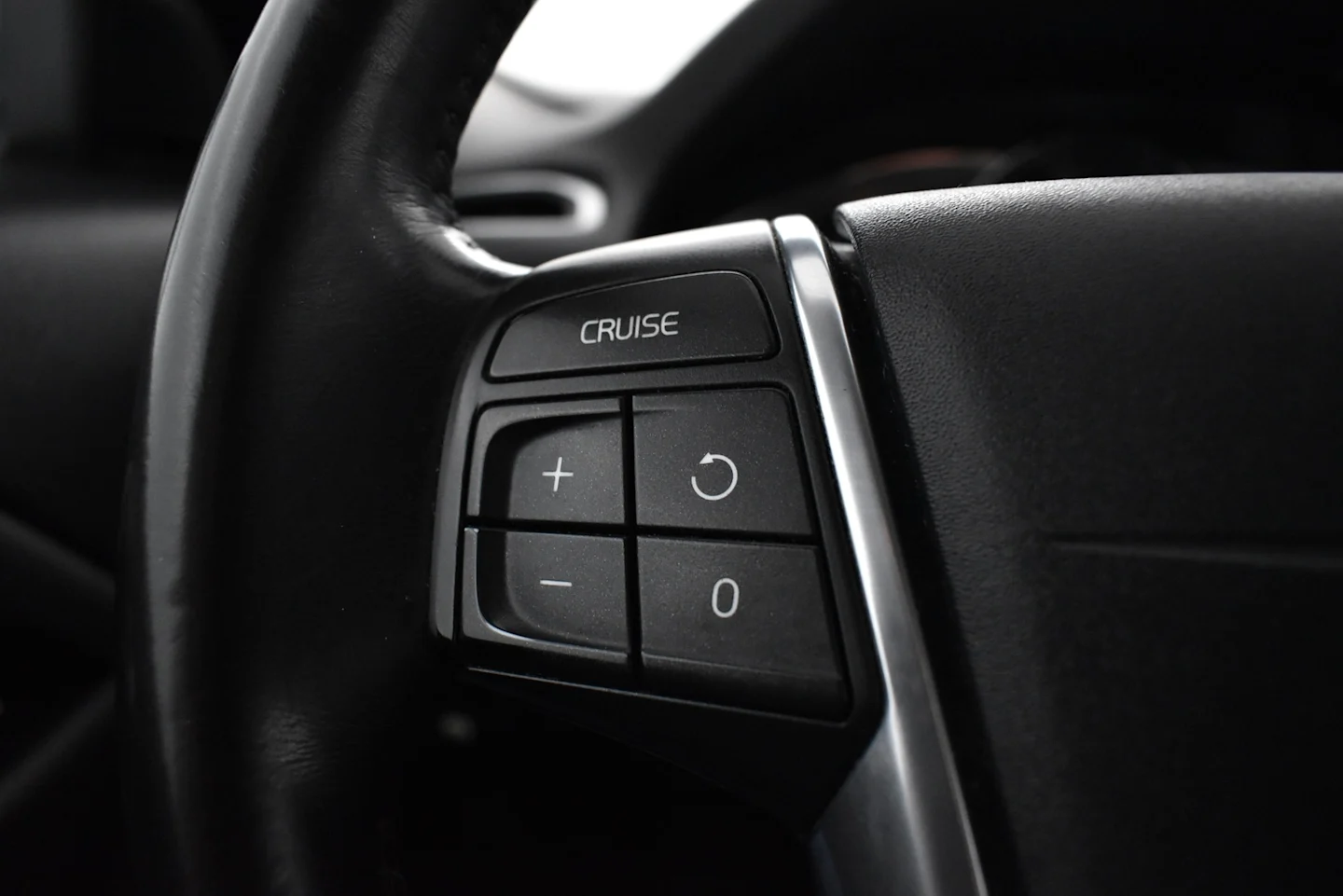 Car Image - 6swUg5RVtYa17G10GFml9b