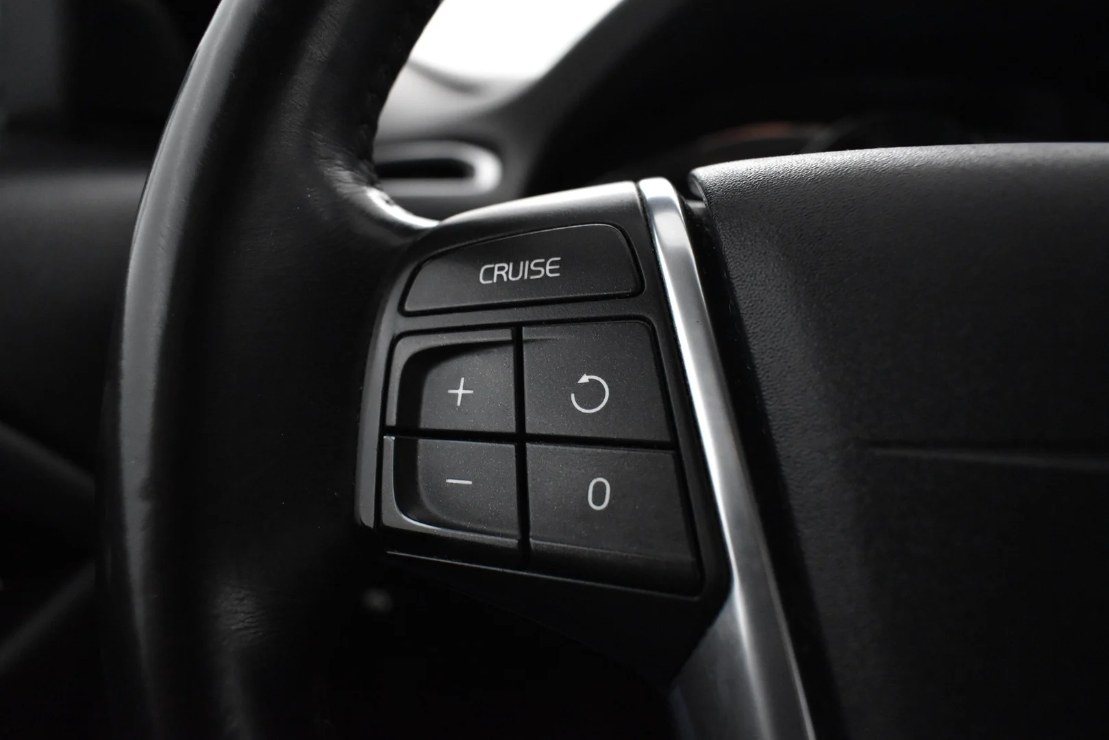 Car Image - 6swUg5RVtYa17G10GFml9b