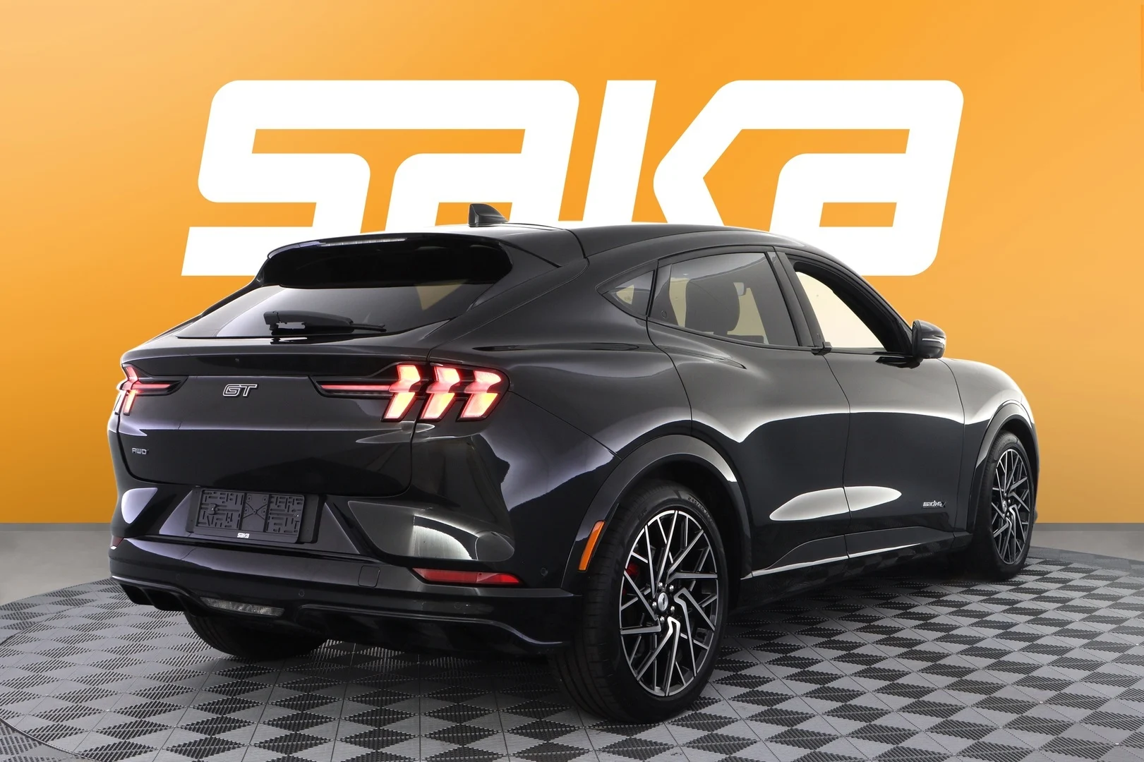 Car Image - 2Ee68aW24NhxR8l2xSF70O