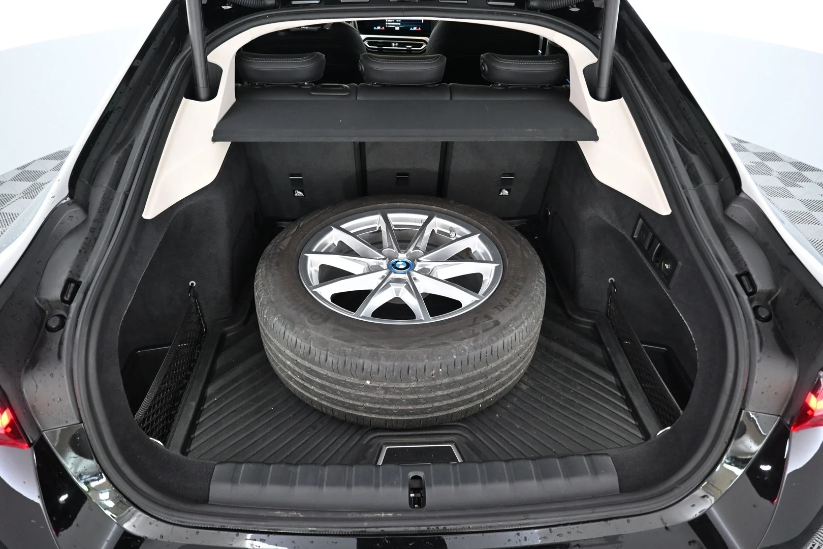 Car Image - 2OOonD5VSlJfaDOT5gRXG8