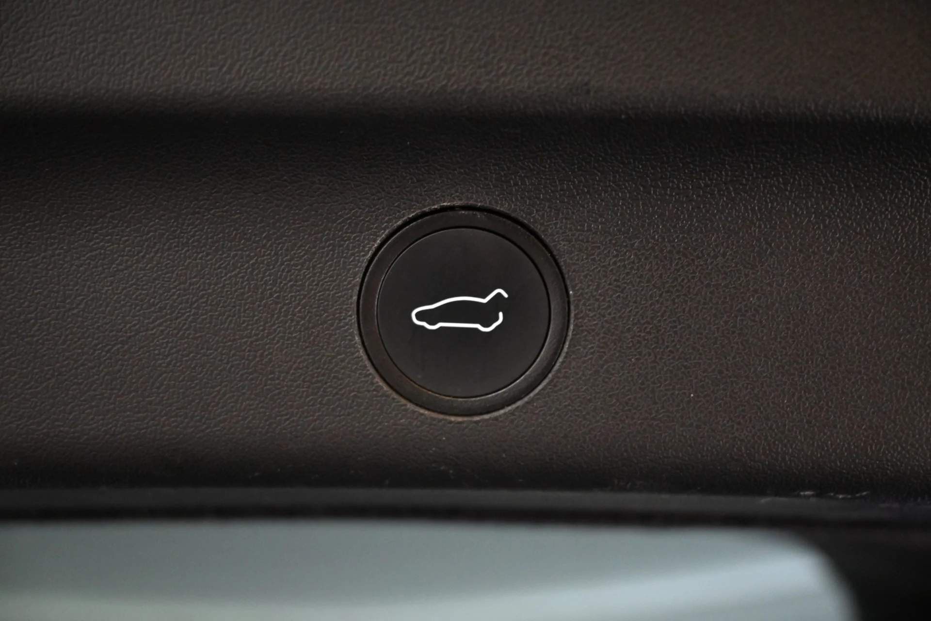 Car Image - 75g5lzNMq0sYcLiKcJ45LP