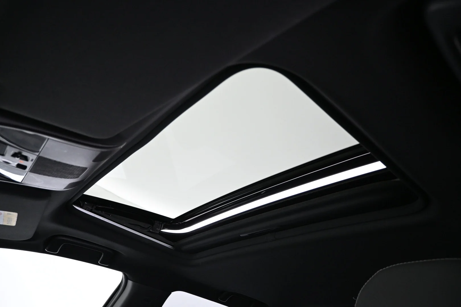 Car Image - 43TnZEfT8g3O7r9x4rxdUV