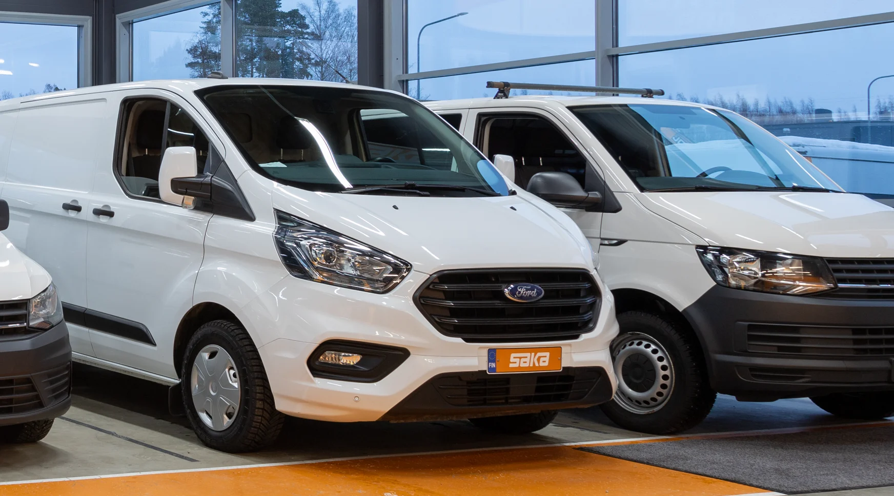 Ford Transit ja Volkswagen Transporter