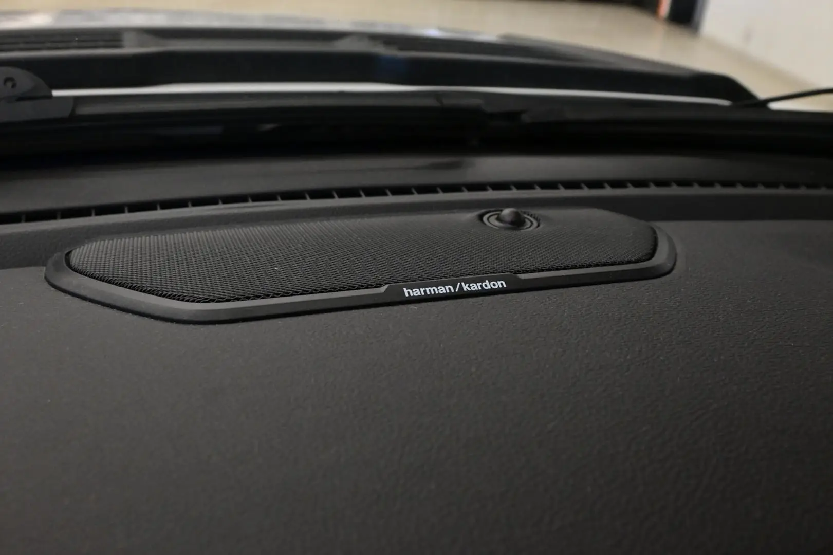 Car Image - 2oEDmYI3U4z6N8g3znNxXC