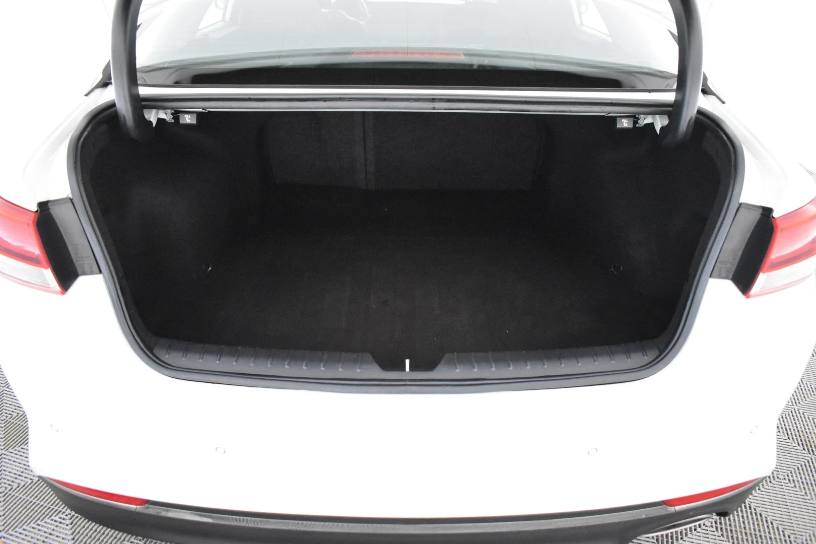 Car Image - 7L7fAJ9H97egxWBGSszTS7