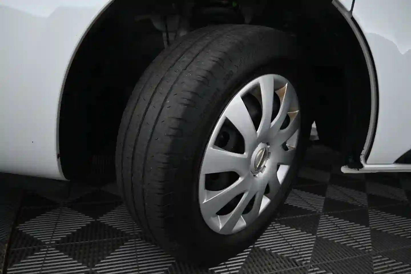 Car Image - 7yhX7HdyG0f0qEbLtIqBFL