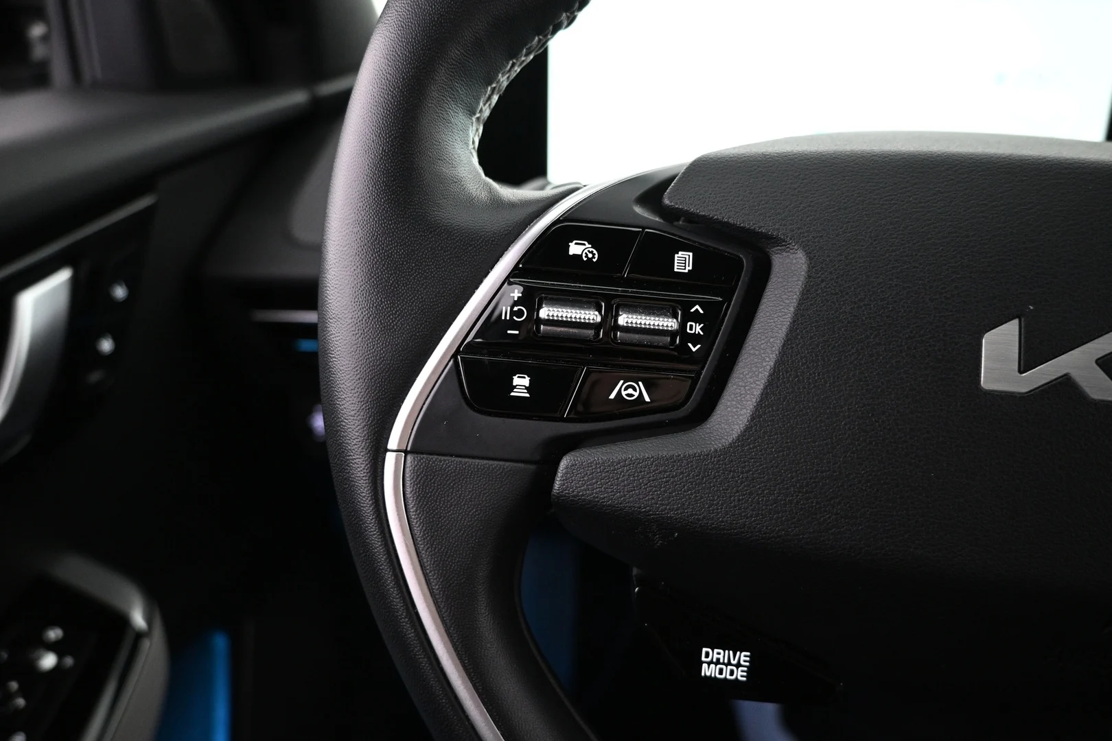 Car Image - 3JQWtrlmBI3xQQ3H2QFhEv