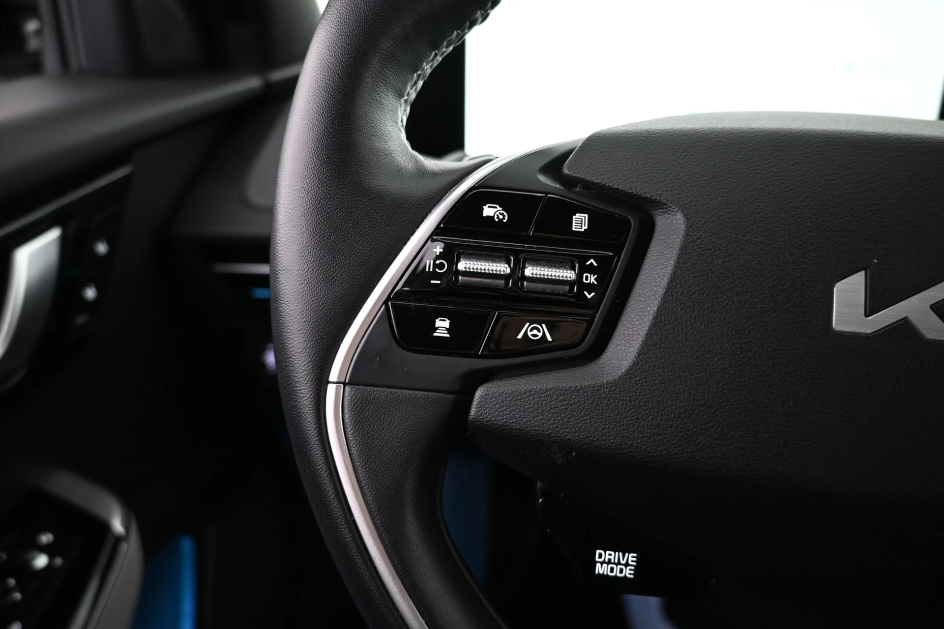 Car Image - 3JQWtrlmBI3xQQ3H2QFhEv