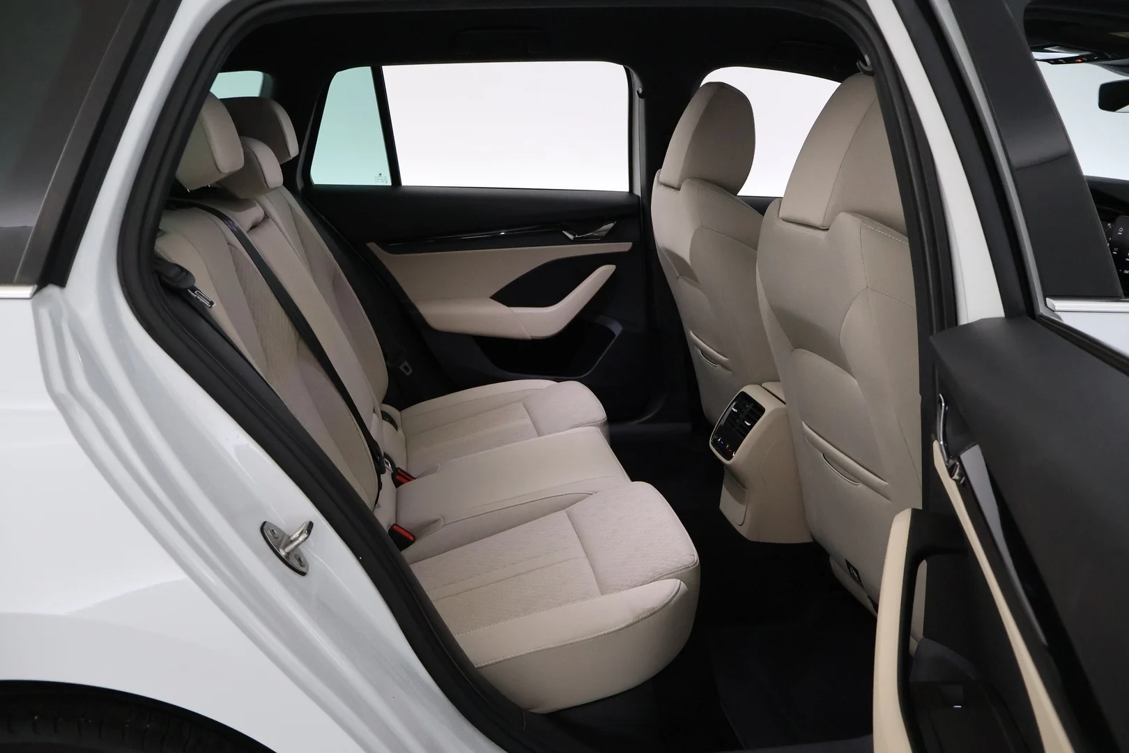 Car Image - 19PTbuBHPIkFgw70spmxKF