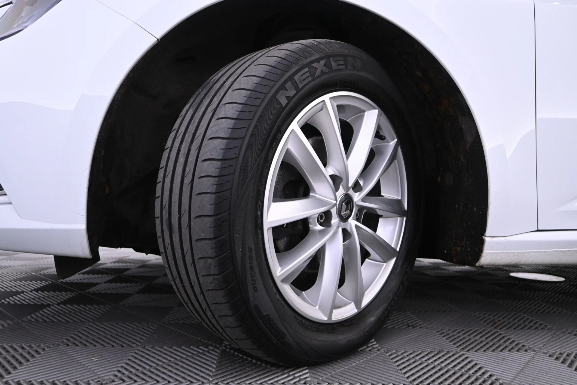 Car Image - 5L1OeBmKod5LXd3xQVBlLO