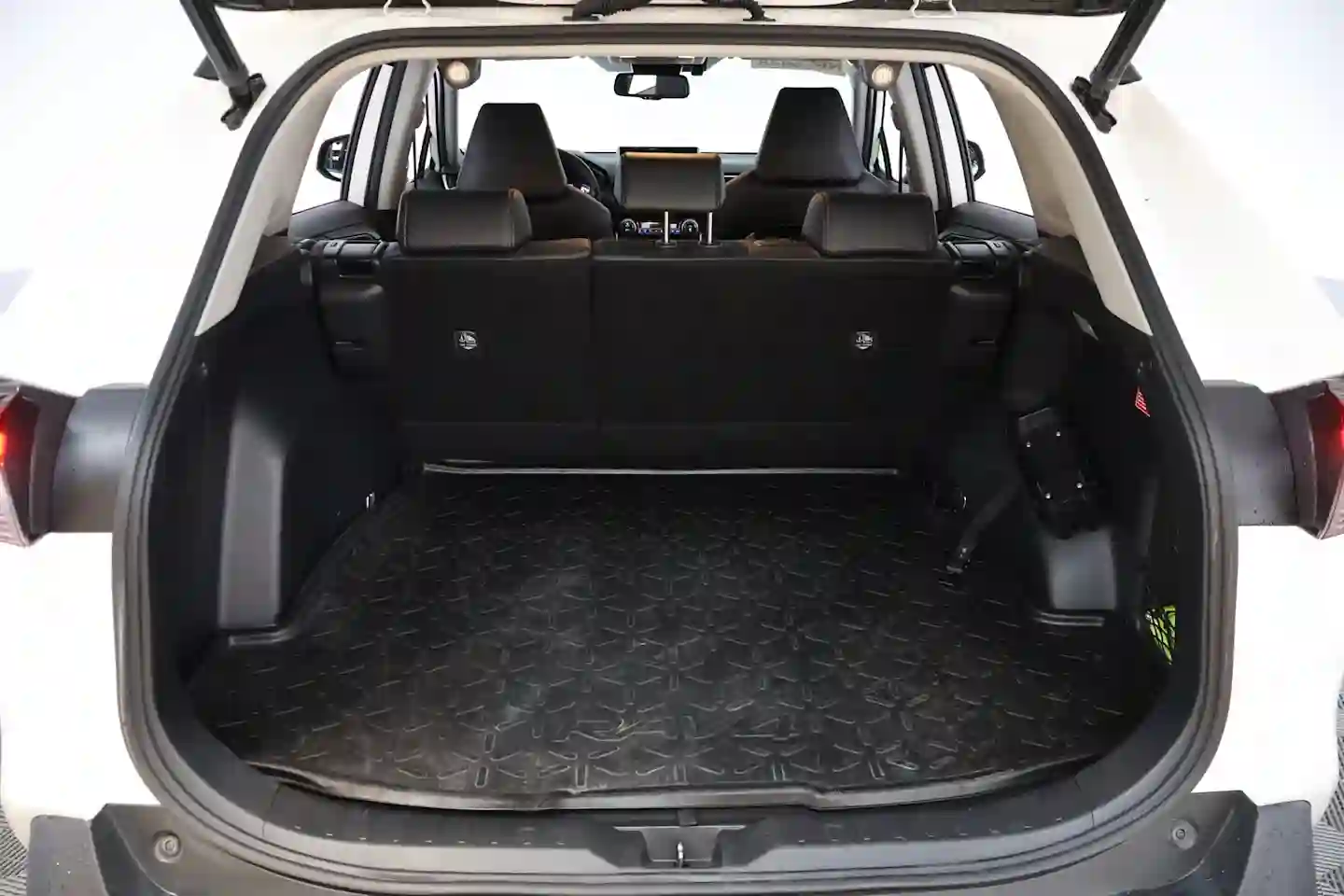 Car Image - 54lEwDgPemgLFdNwVlgiHg