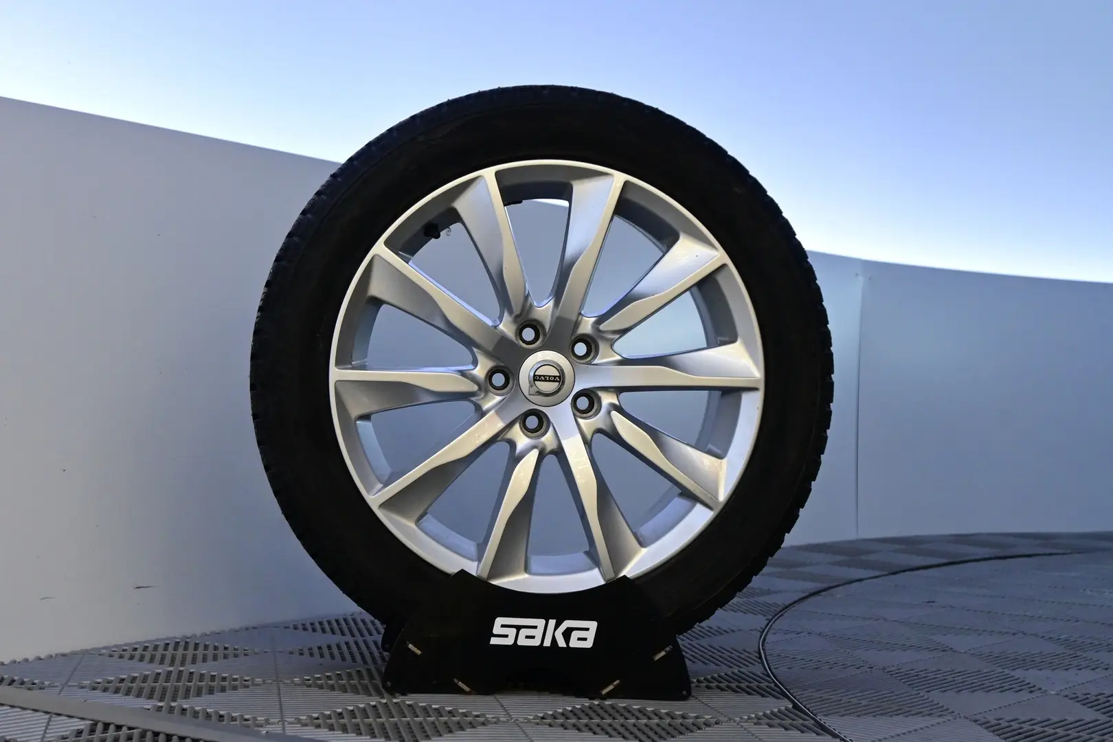 Car Image - 3cPERutxPk0AbpYrNiKtOx